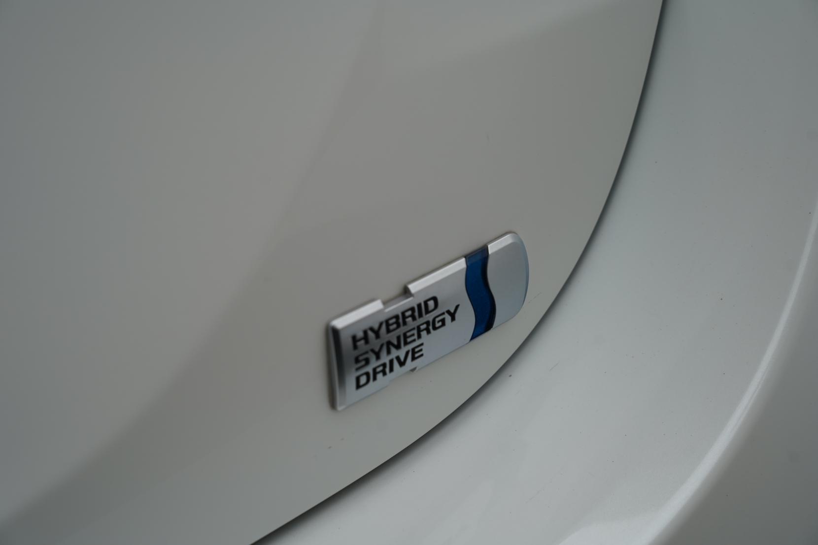 Toyota Yaris Hybrid X