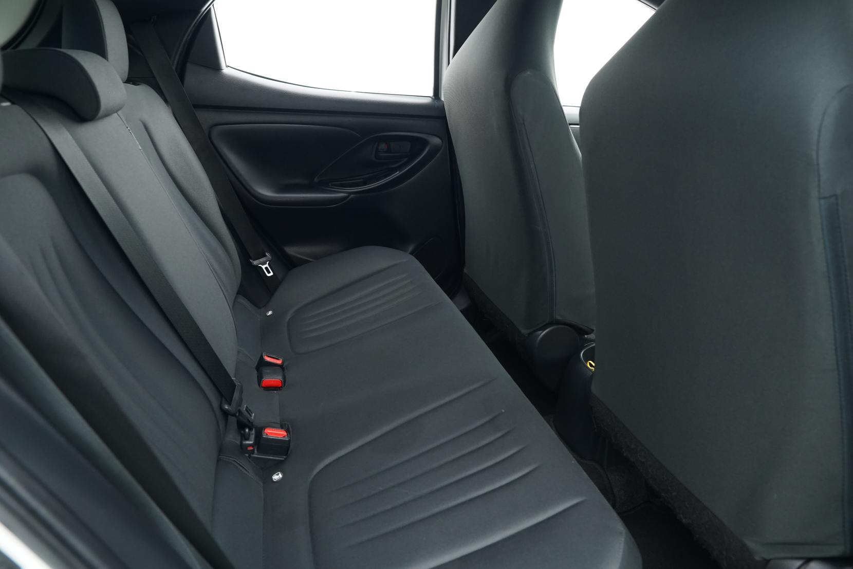 Toyota Yaris Hybrid X