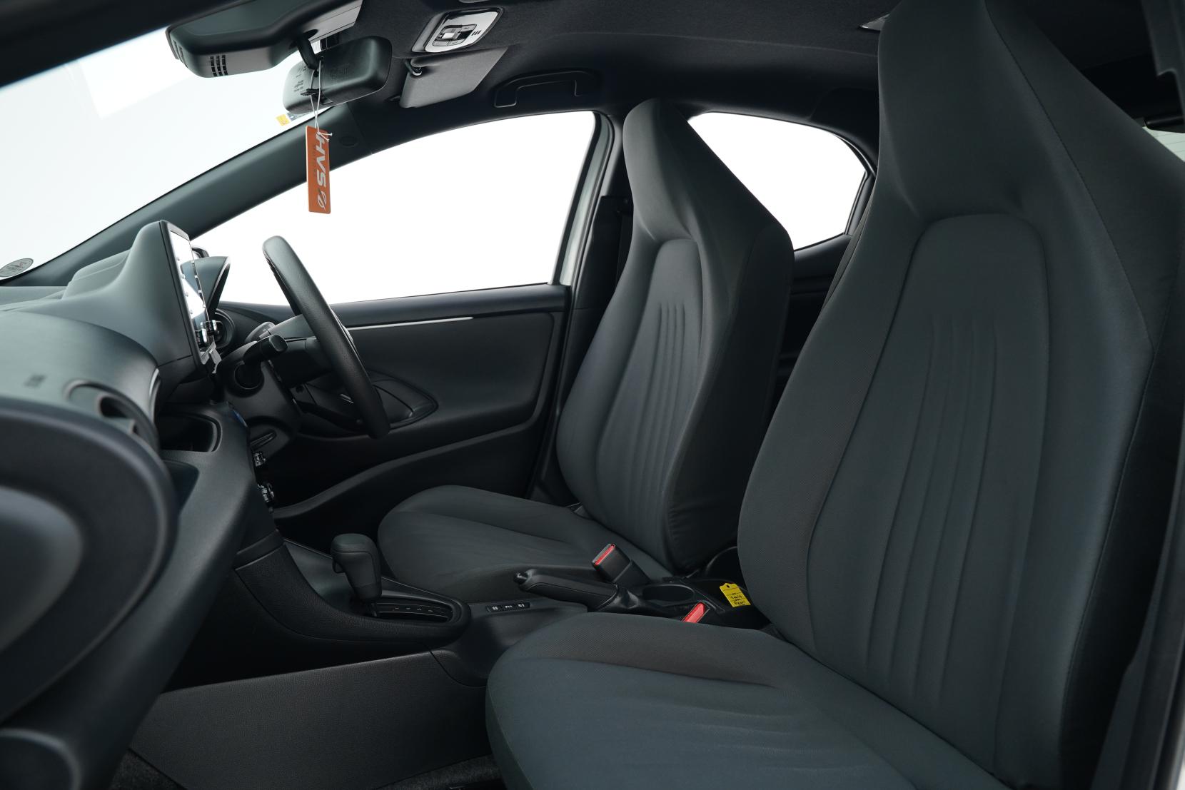 Toyota Yaris Hybrid X