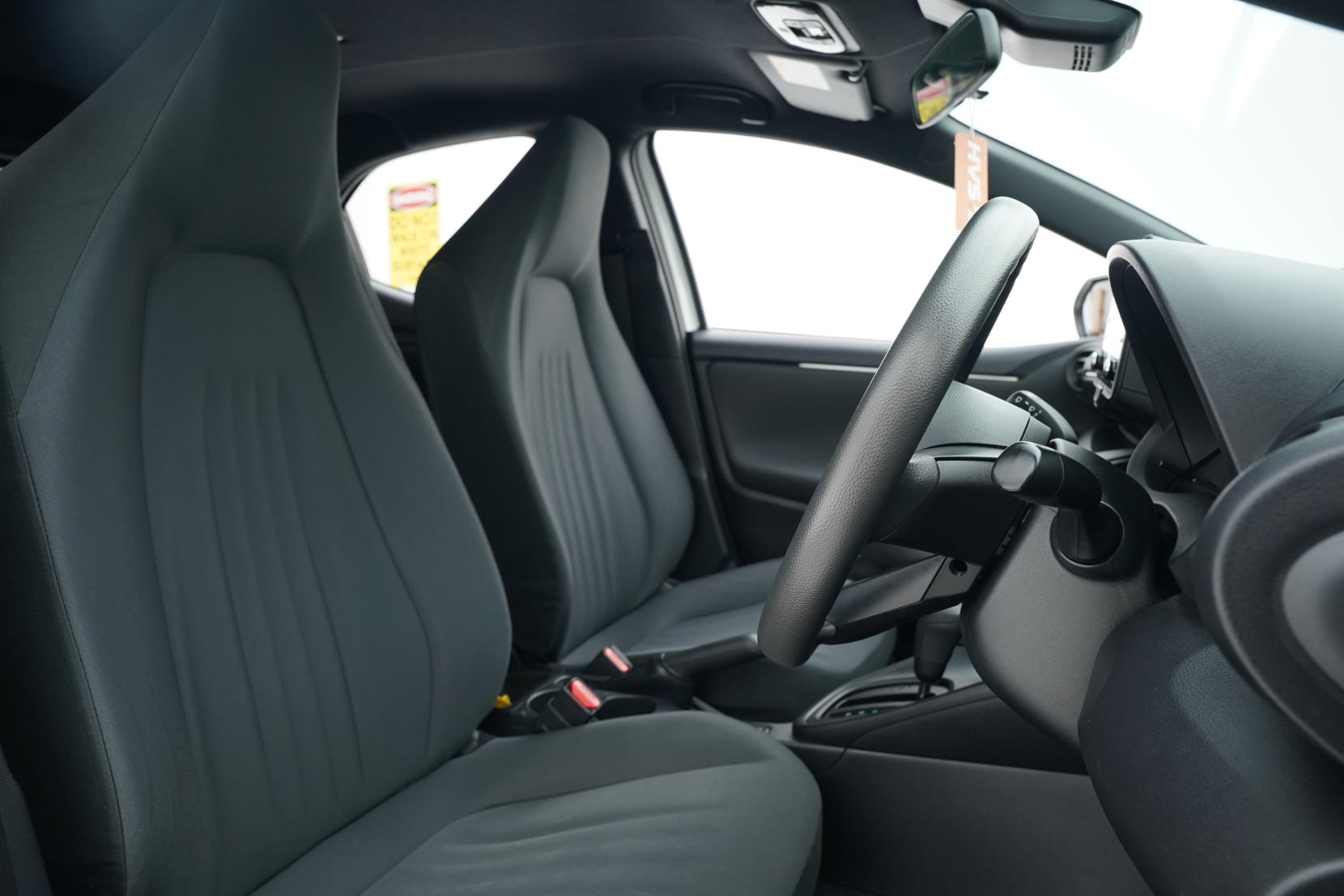 Toyota Yaris Hybrid X