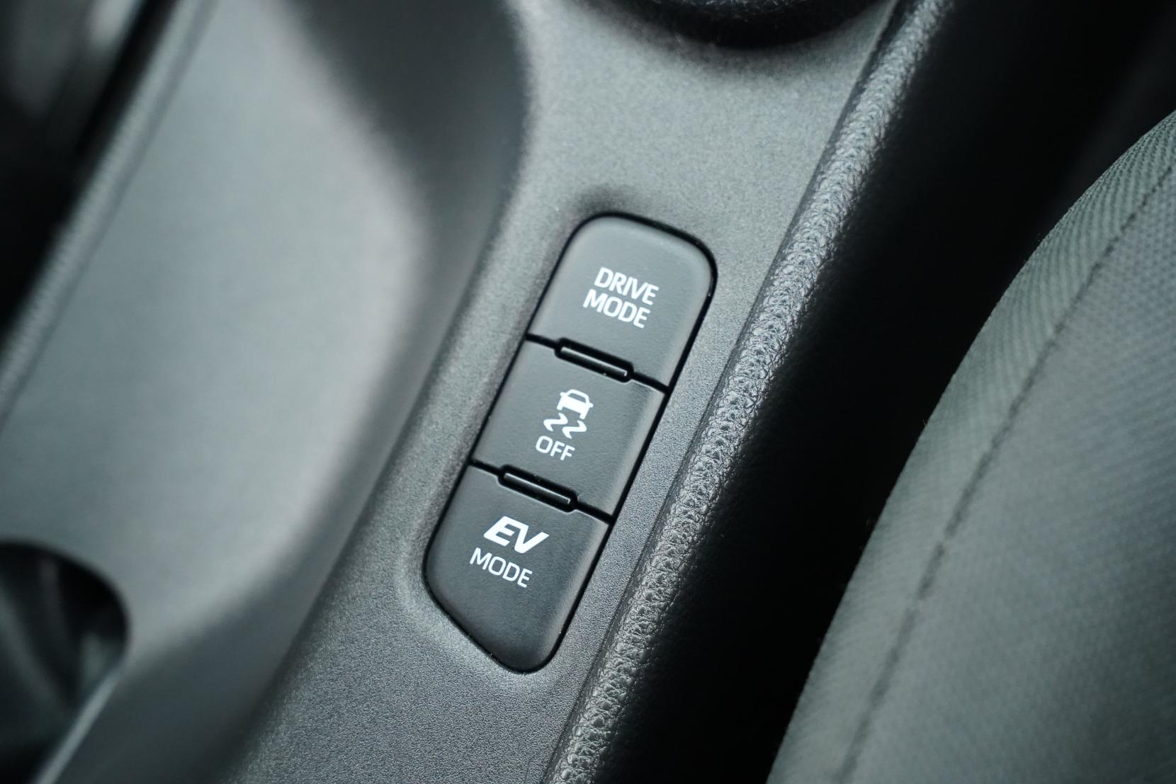 Toyota Yaris Hybrid X