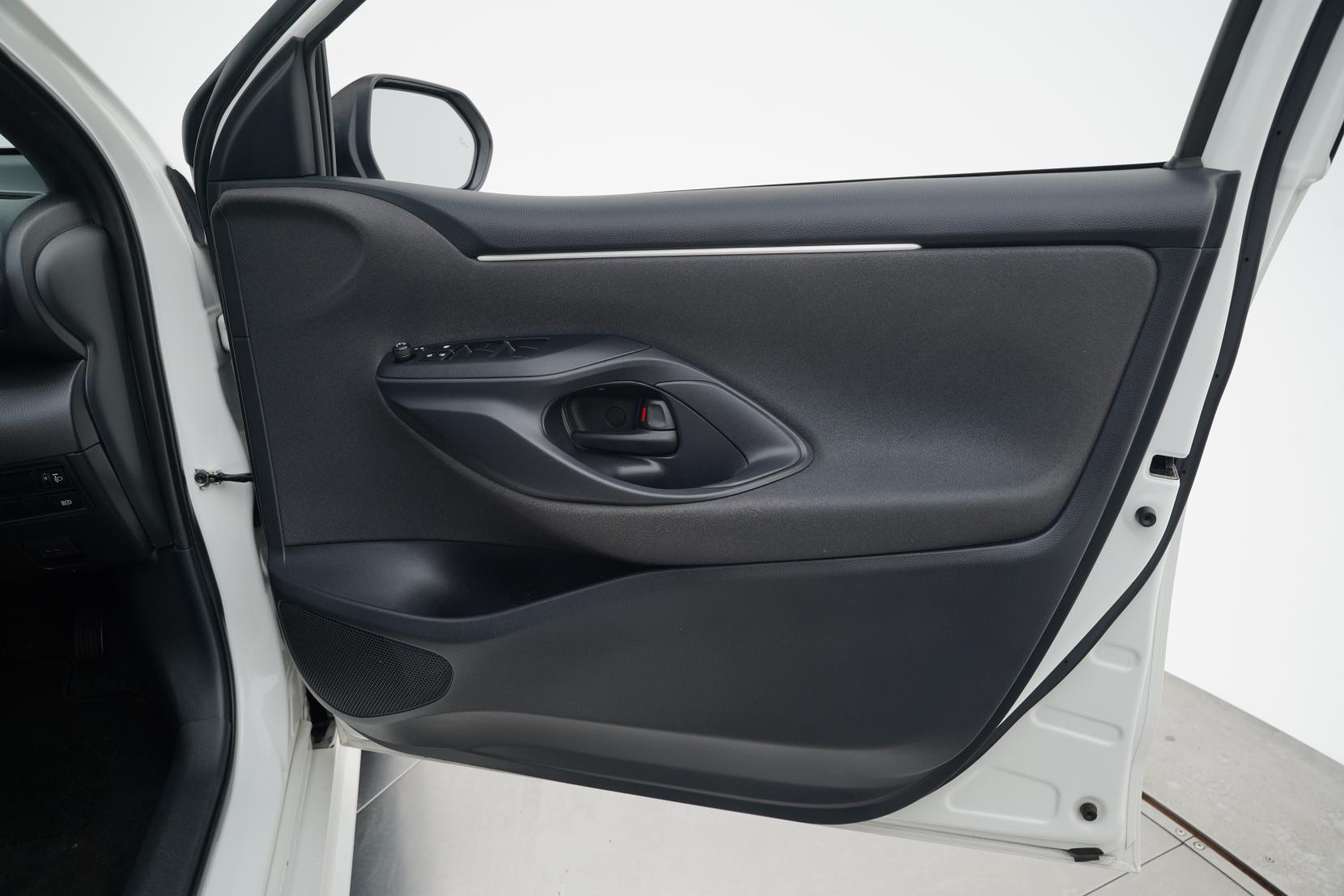 Toyota Yaris Hybrid X
