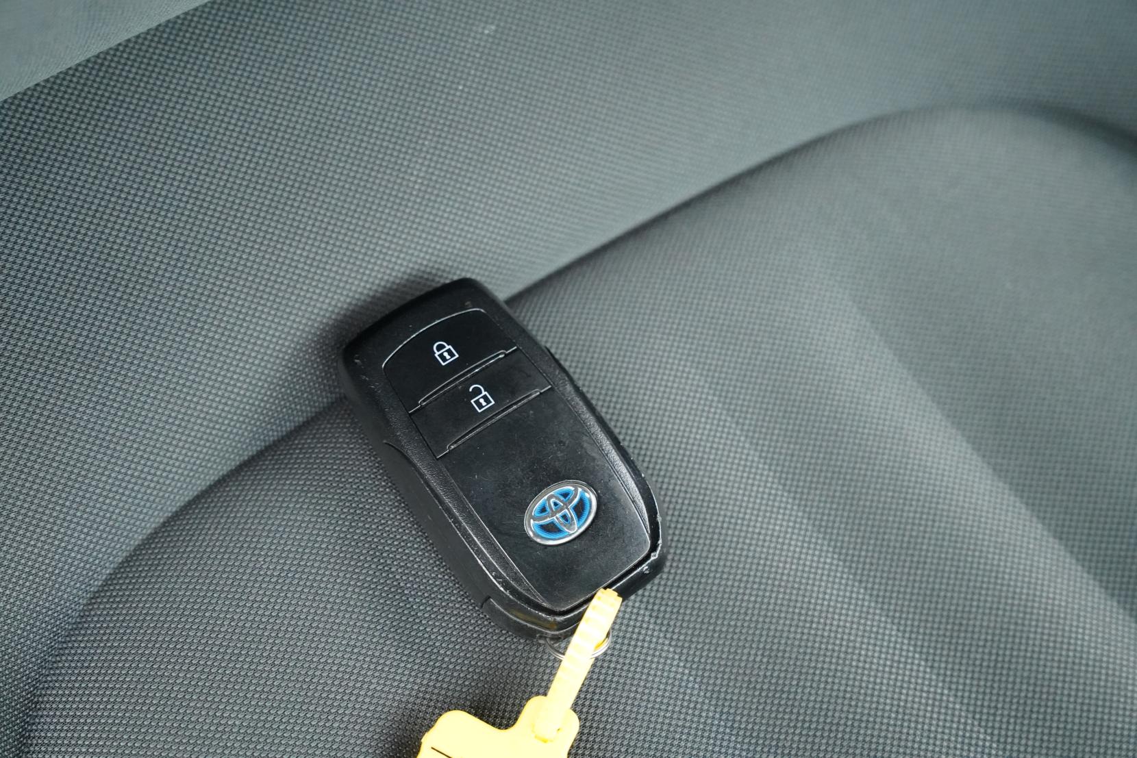 Toyota Yaris Hybrid X