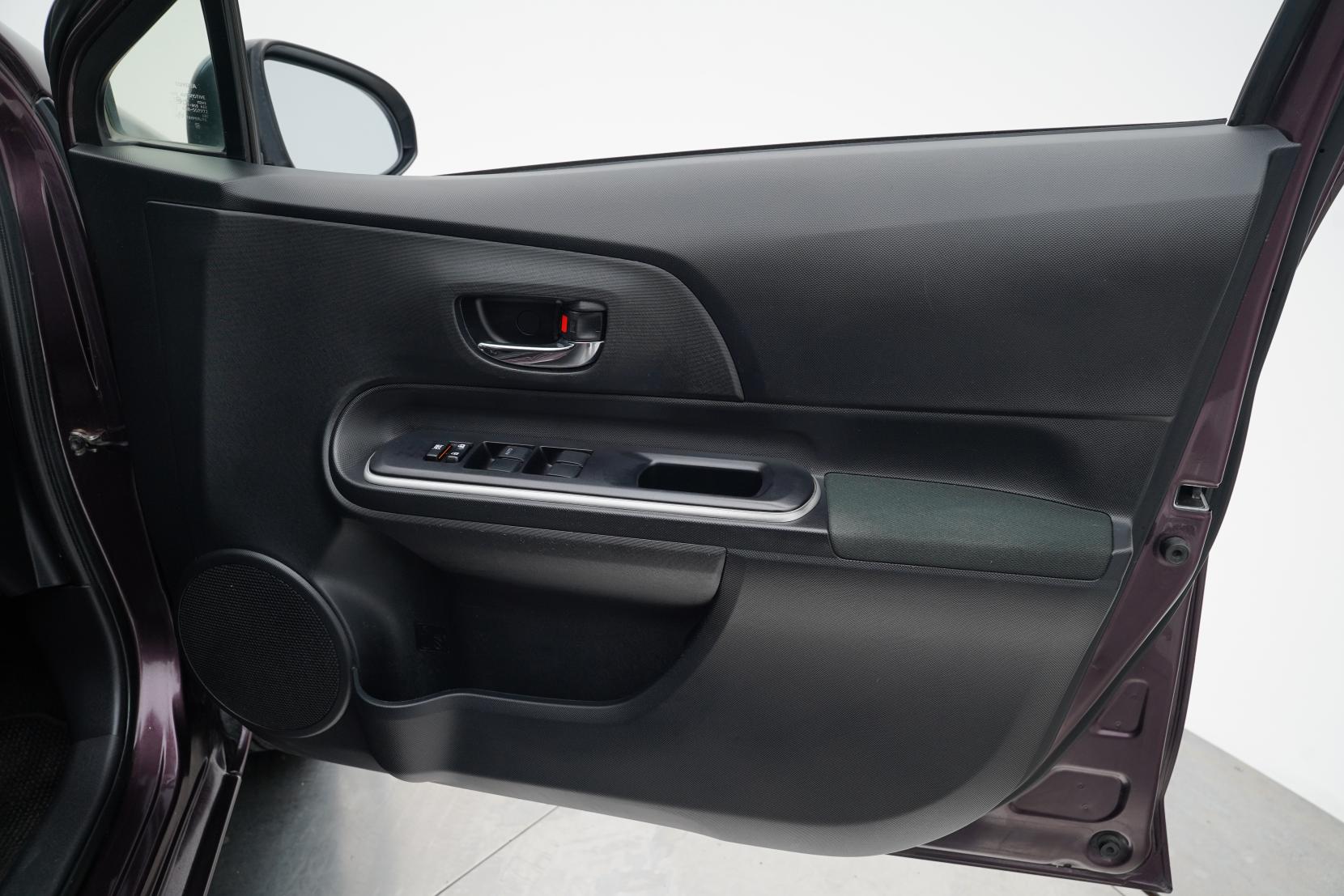 Toyota Aqua 1.5 G BLACK SOFT LEATHER SELECTION