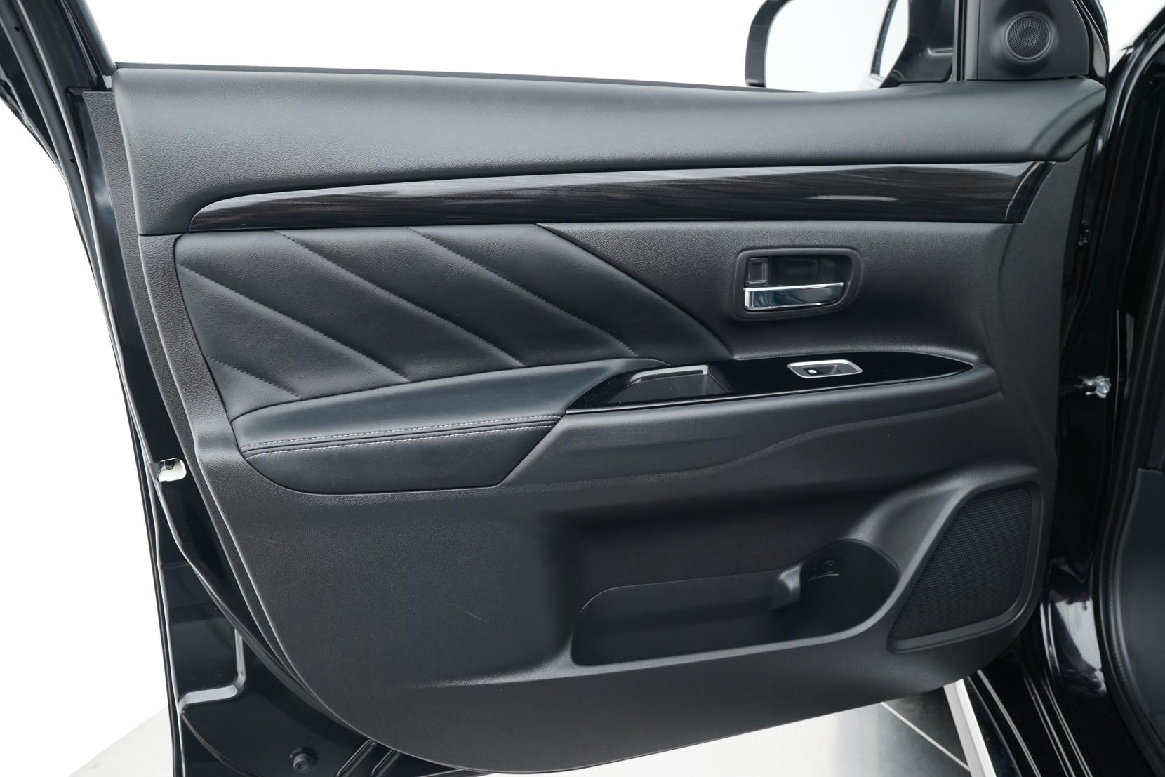 Mitsubishi Outlander 2.0 PHEV 4WD G SAFETY PACKAGE