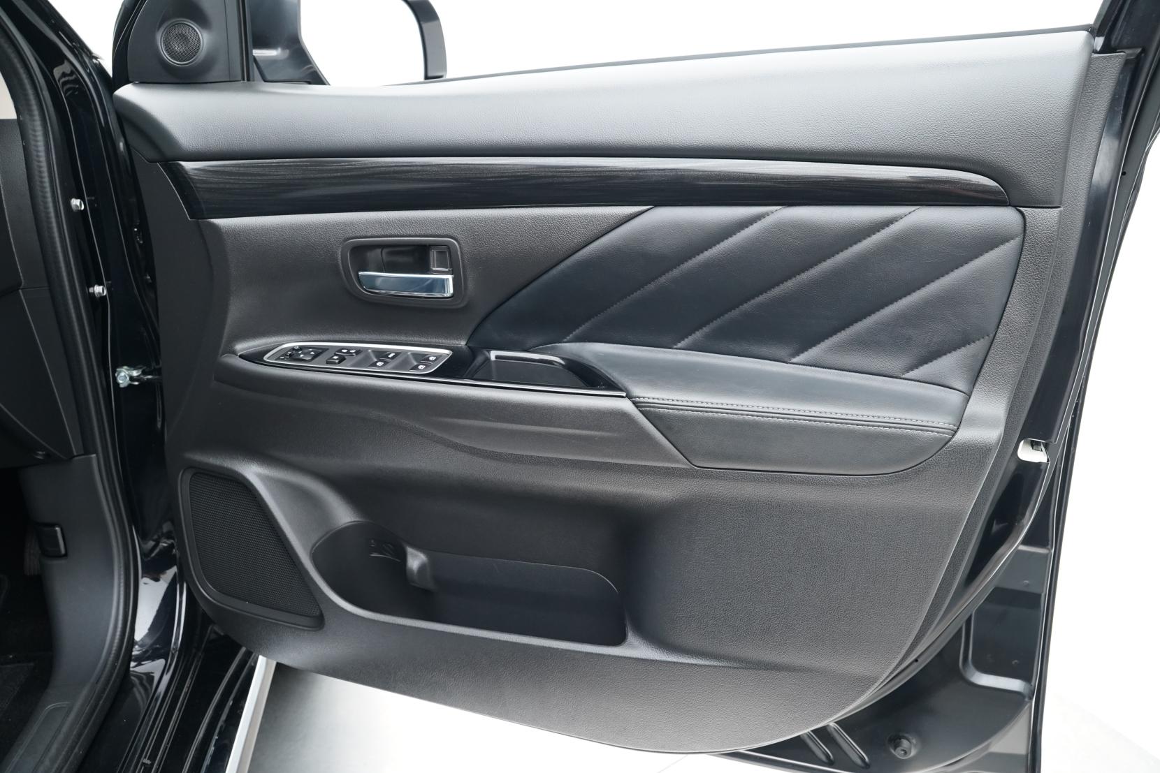 Mitsubishi Outlander 2.0 PHEV 4WD G SAFETY PACKAGE