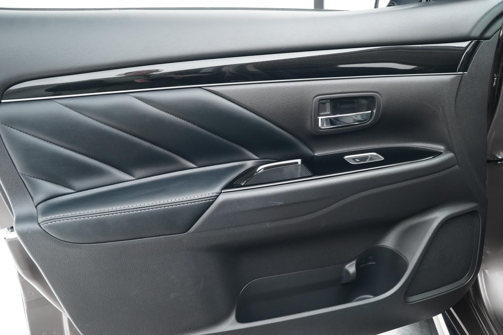 Mitsubishi Outlander 2.4 PHEV Phev G 4WD 