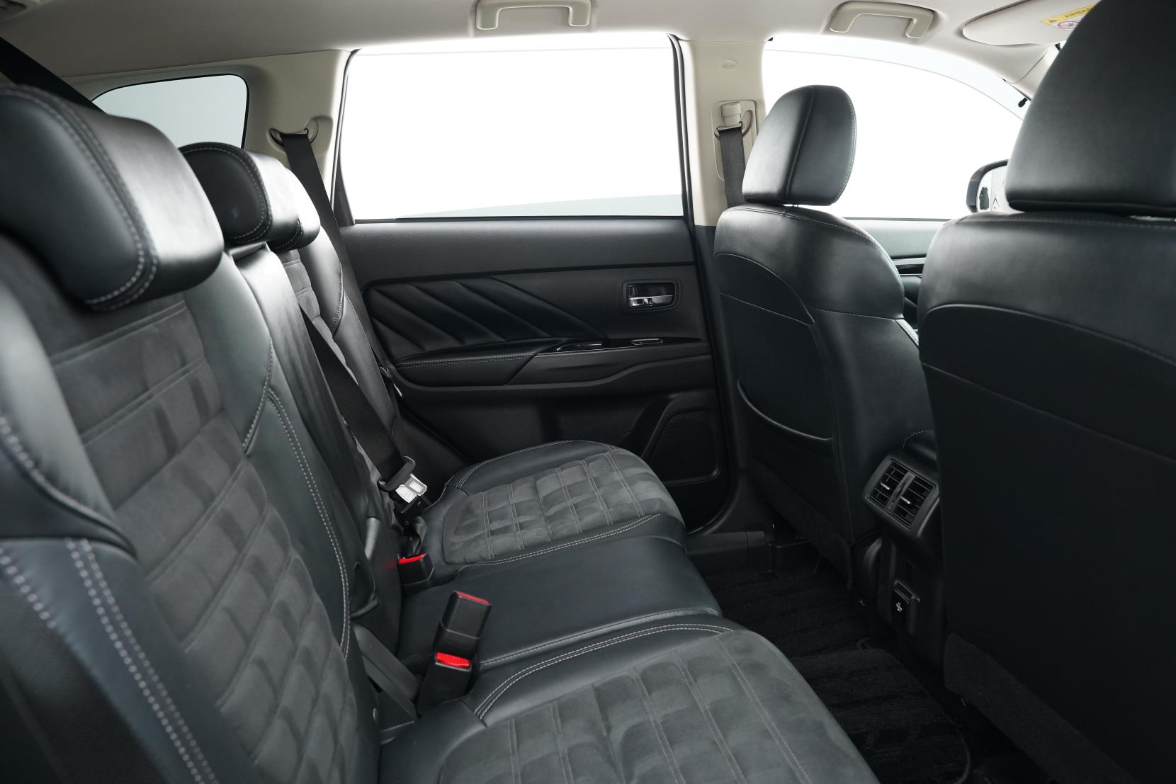 Mitsubishi Outlander 2.4 PHEV Phev G 4WD 