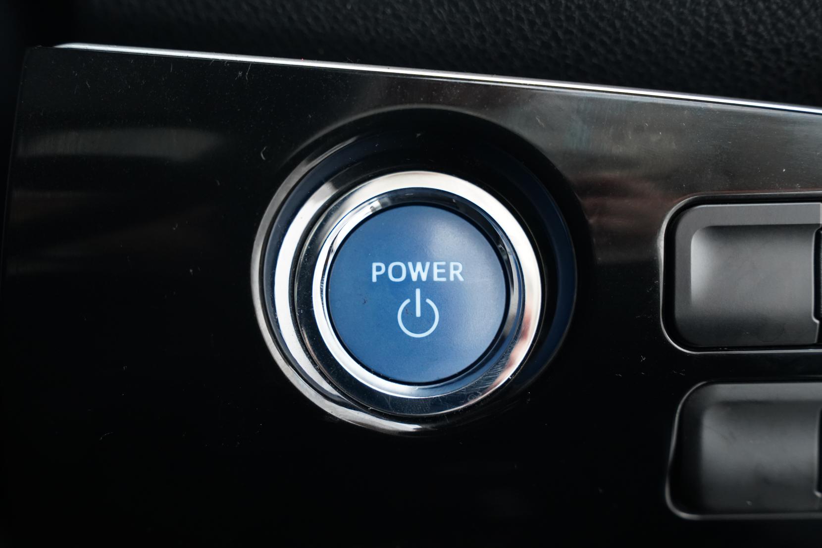 Toyota Prius 1.8 Hybrid S