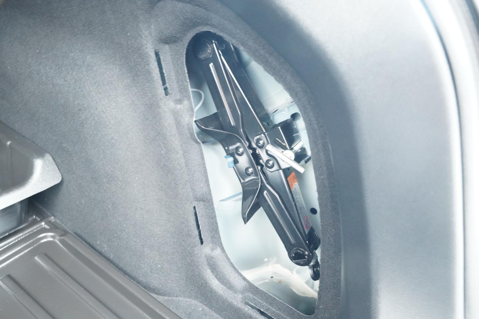 Mazda Axela 2.0 SPORT 20S TOURING