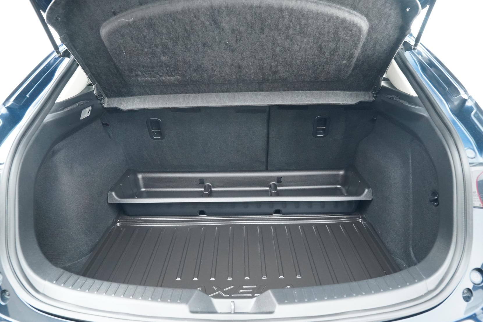 Mazda Axela 2.0 SPORT 20S TOURING