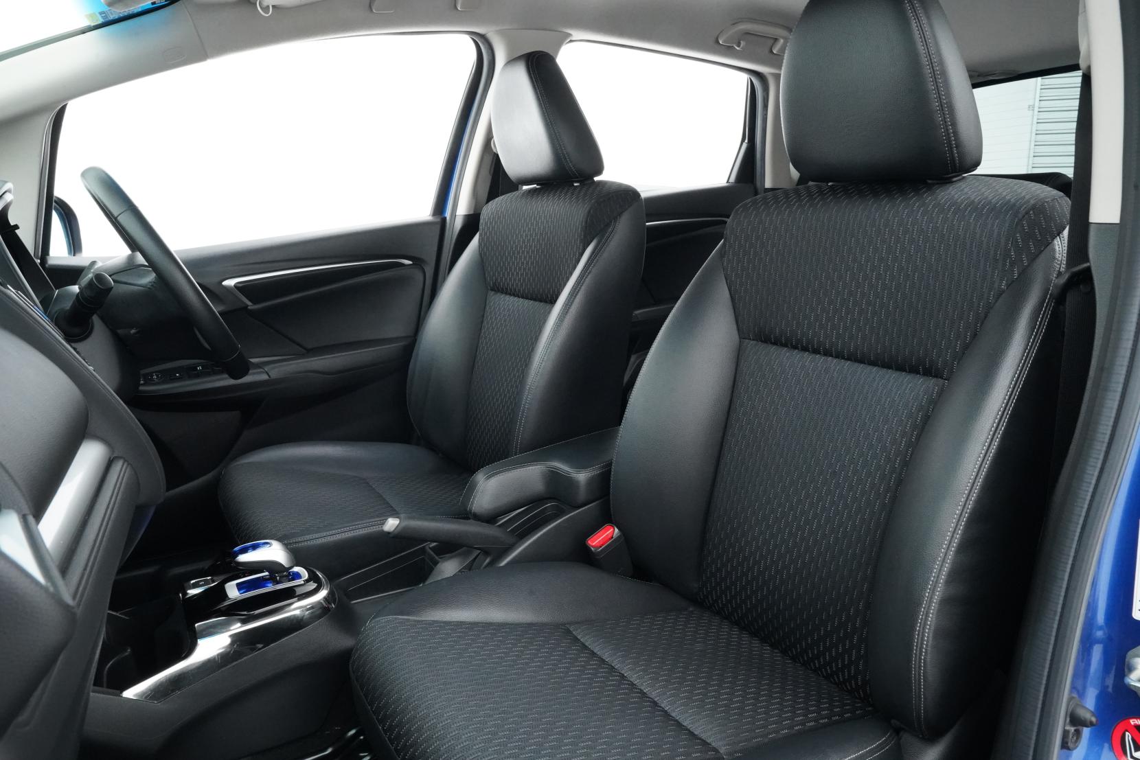 Honda Fit 1.5 Hybrid L PACKAGE