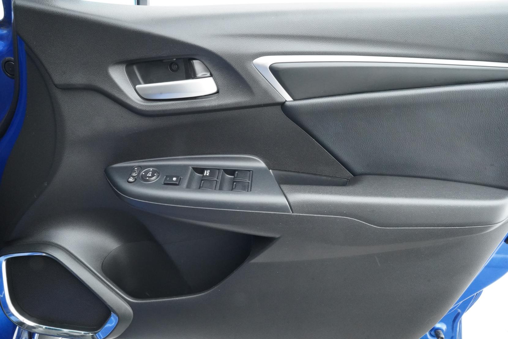 Honda Fit 1.5 Hybrid L PACKAGE