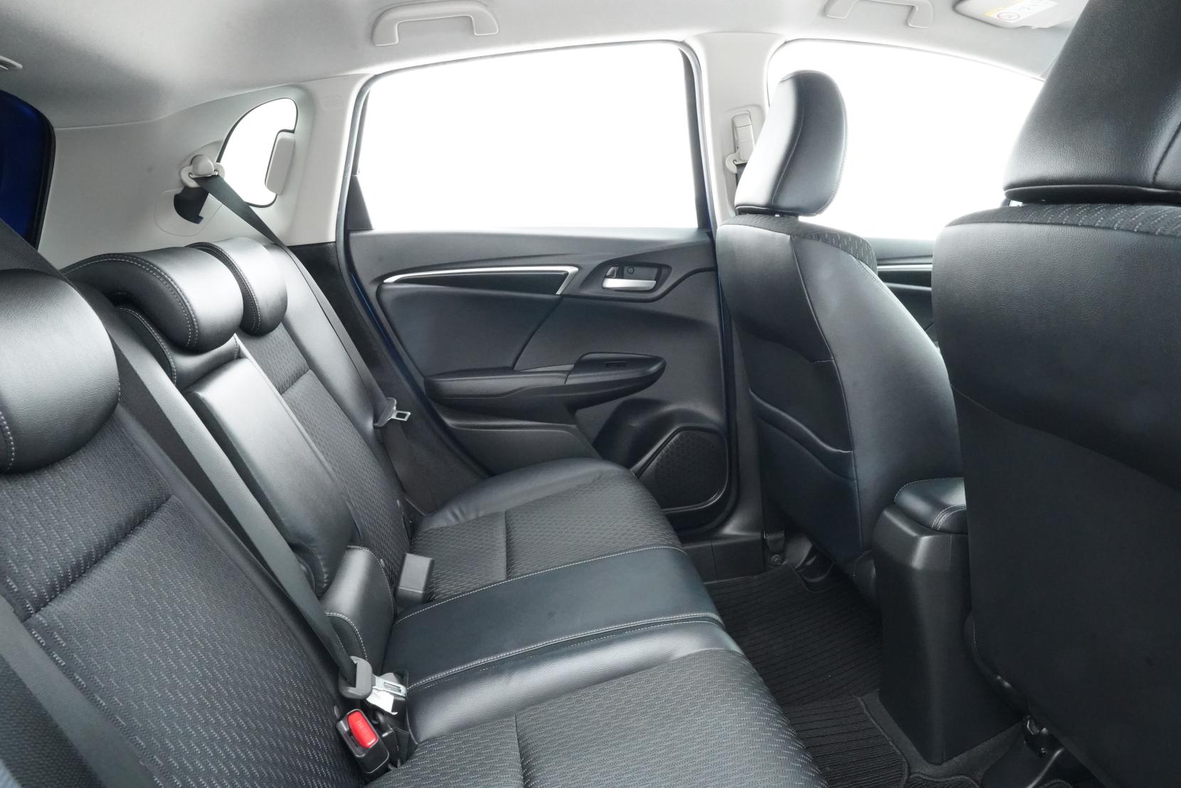 Honda Fit 1.5 Hybrid L PACKAGE