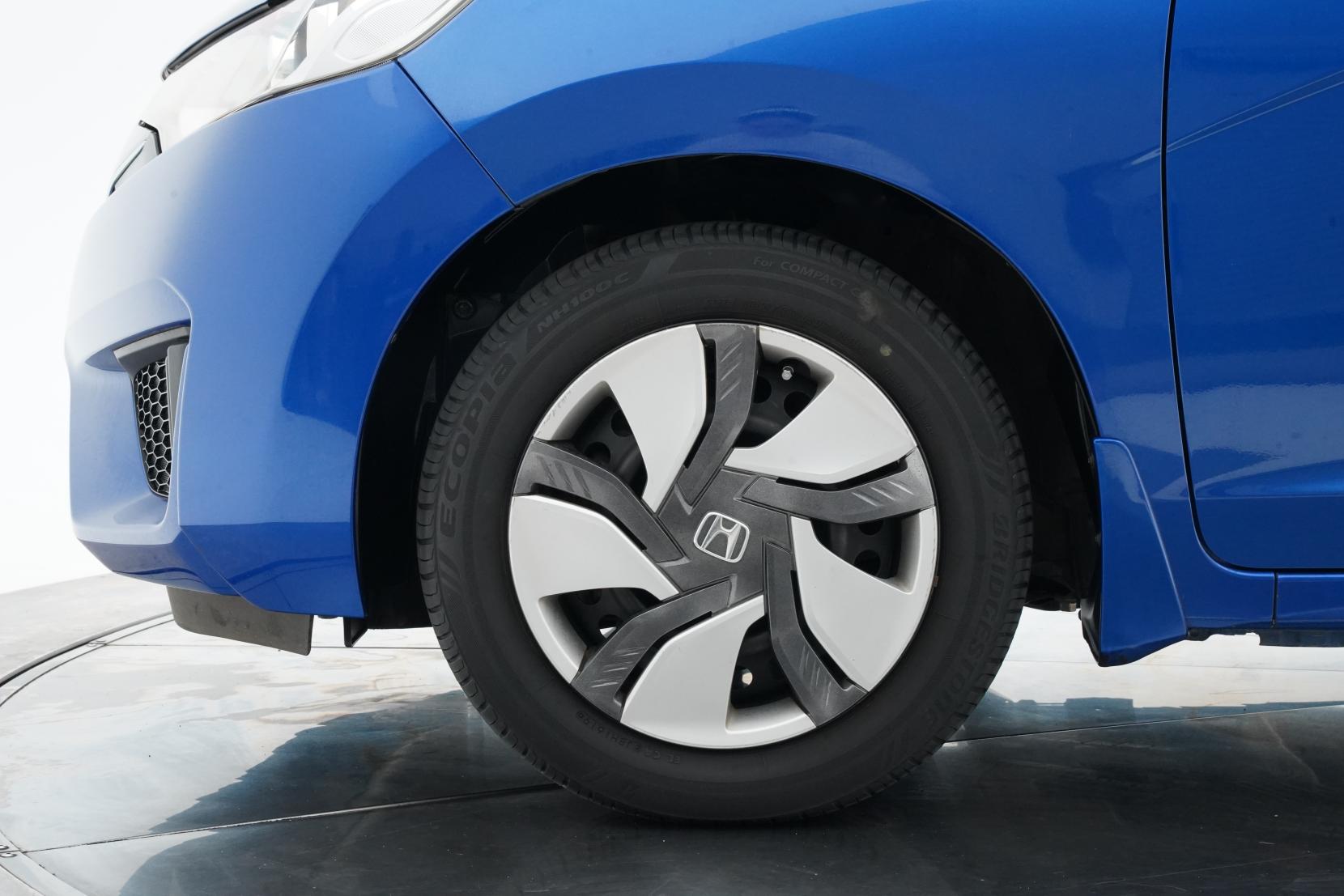 Honda Fit 1.5 Hybrid L PACKAGE