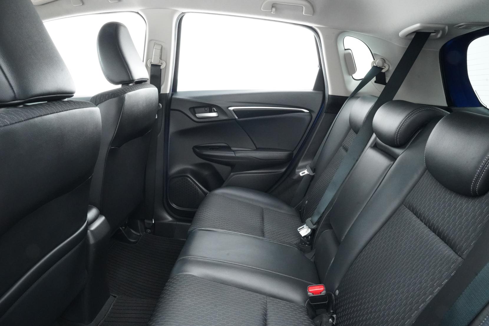 Honda Fit 1.5 Hybrid L PACKAGE