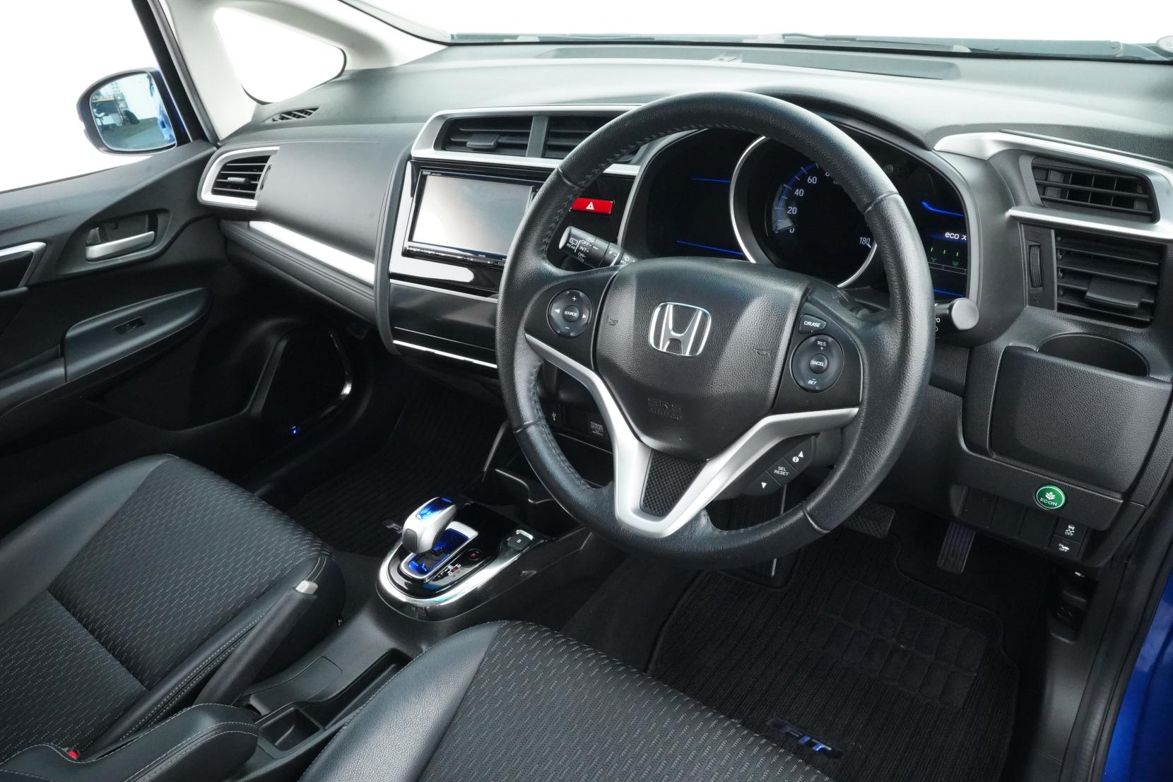 Honda Fit 1.5 Hybrid L PACKAGE