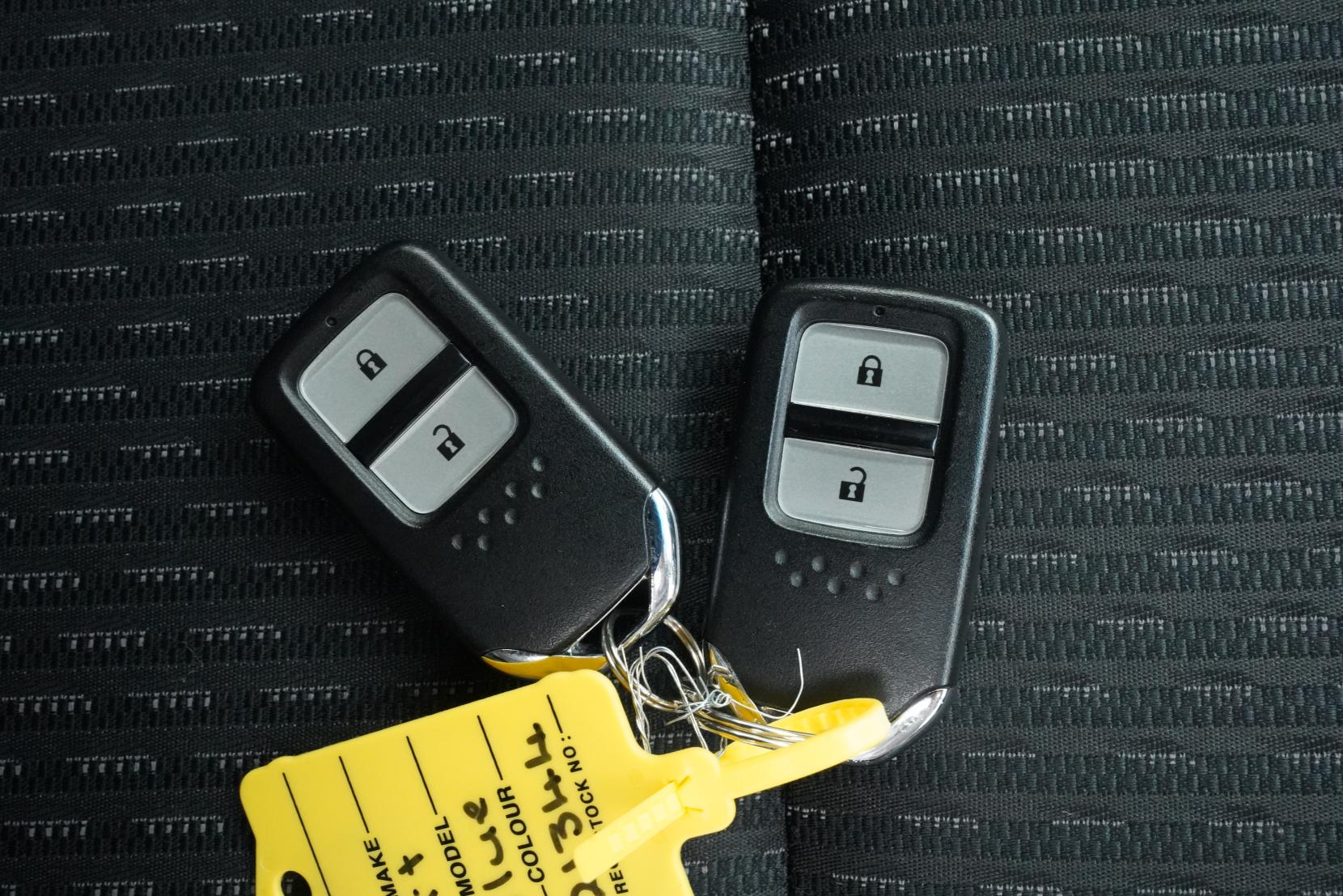 Honda Fit 1.5 Hybrid L PACKAGE