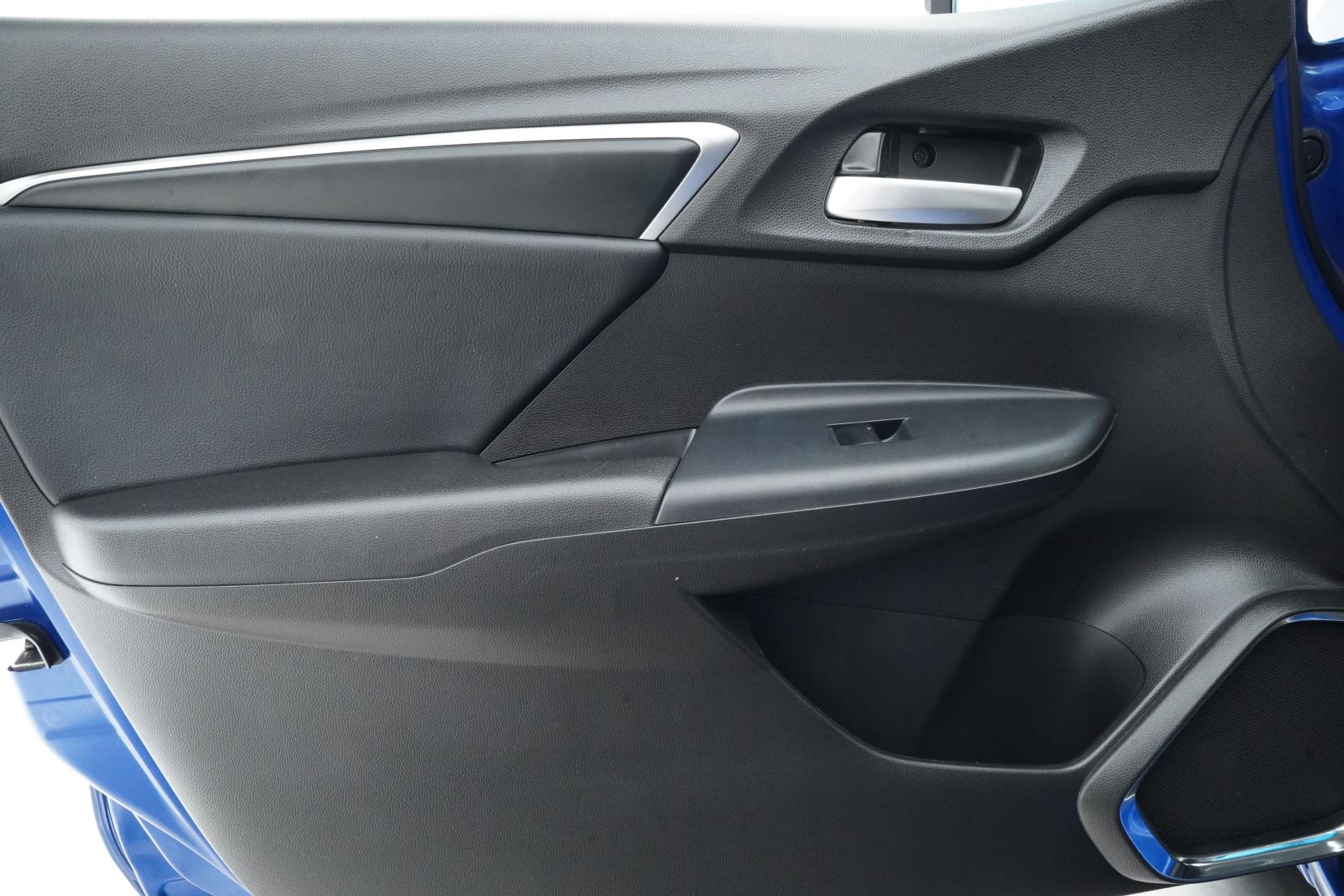 Honda Fit 1.5 Hybrid L PACKAGE