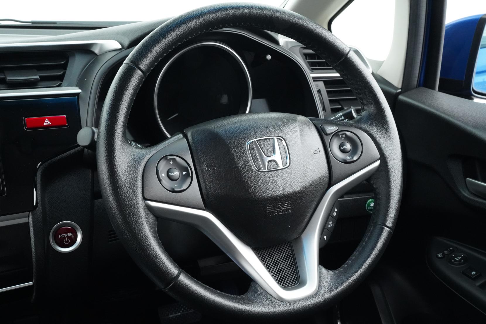 Honda Fit 1.5 Hybrid L PACKAGE