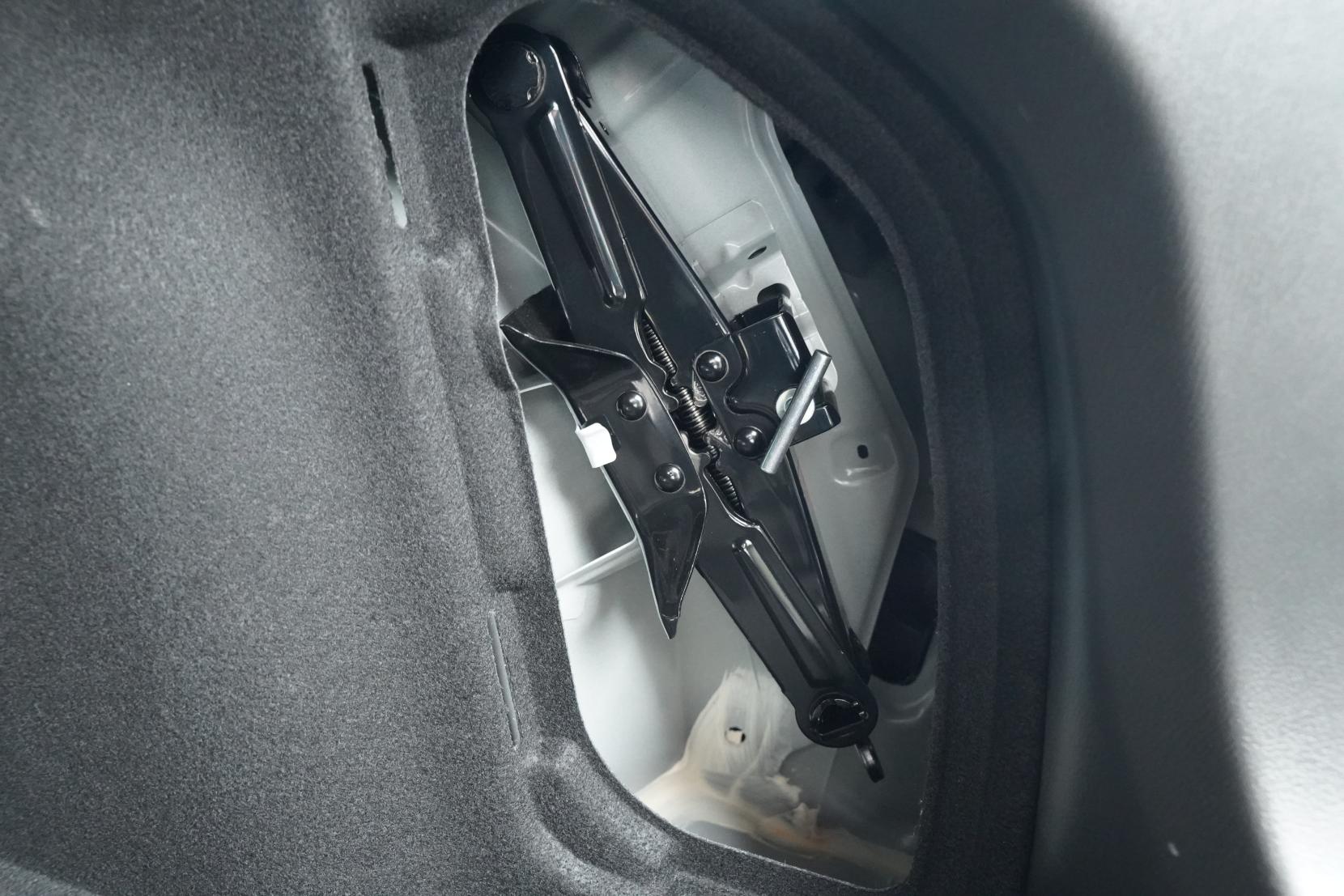 Mazda Axela SPORT 20S TOURING