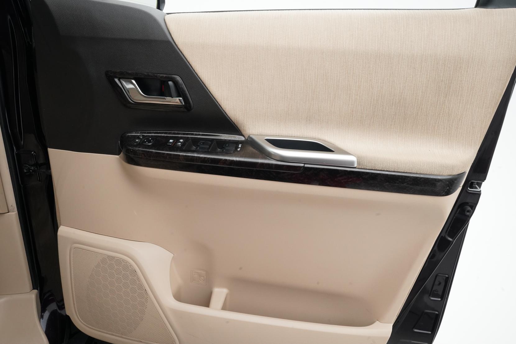 Toyota Vellfire 2.4 HYBRID X 4WD