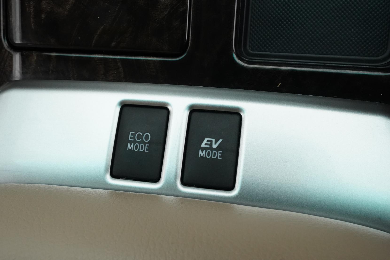 Toyota Vellfire 2.4 HYBRID X 4WD