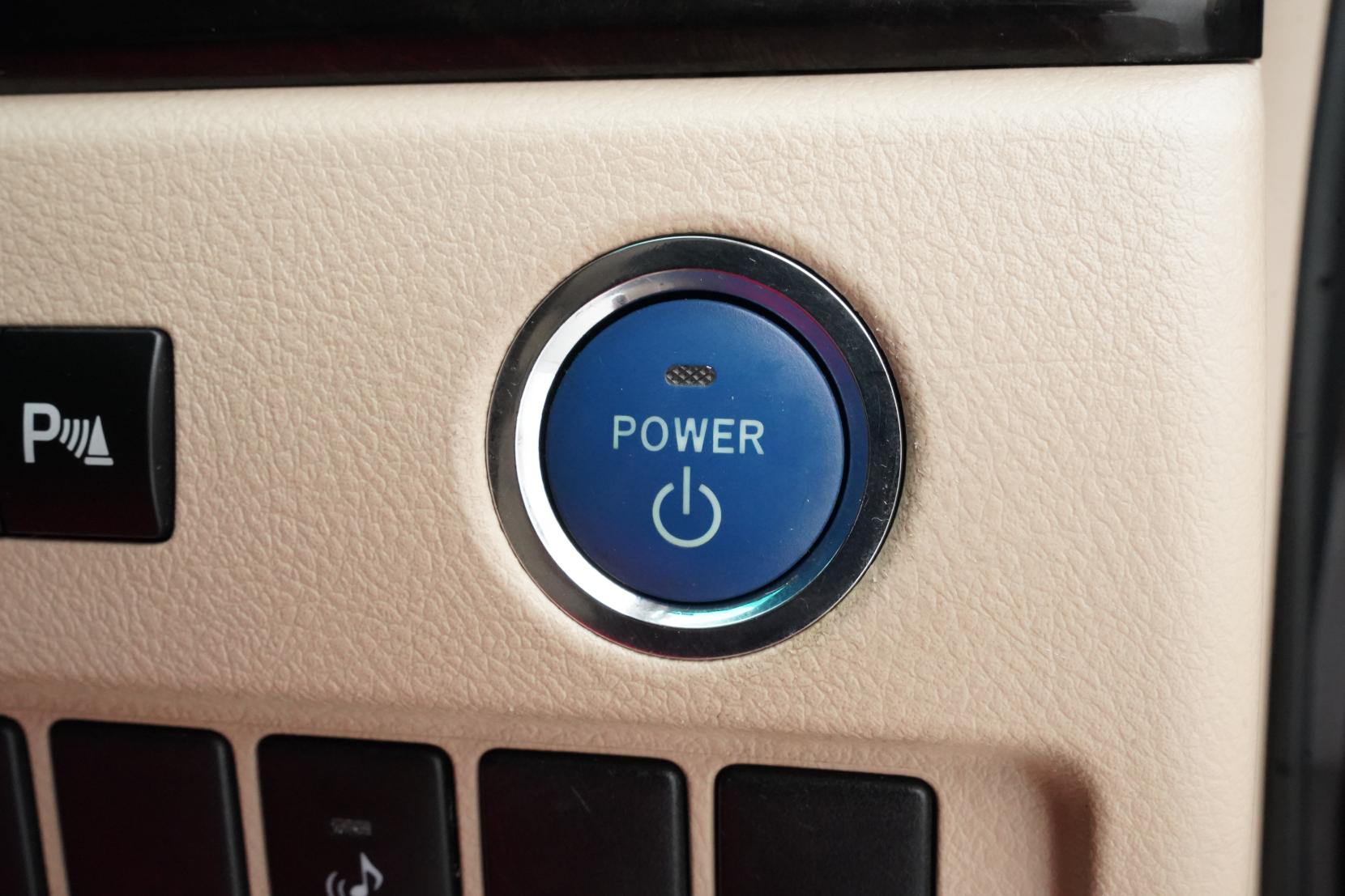 Toyota Vellfire 2.4 HYBRID X 4WD