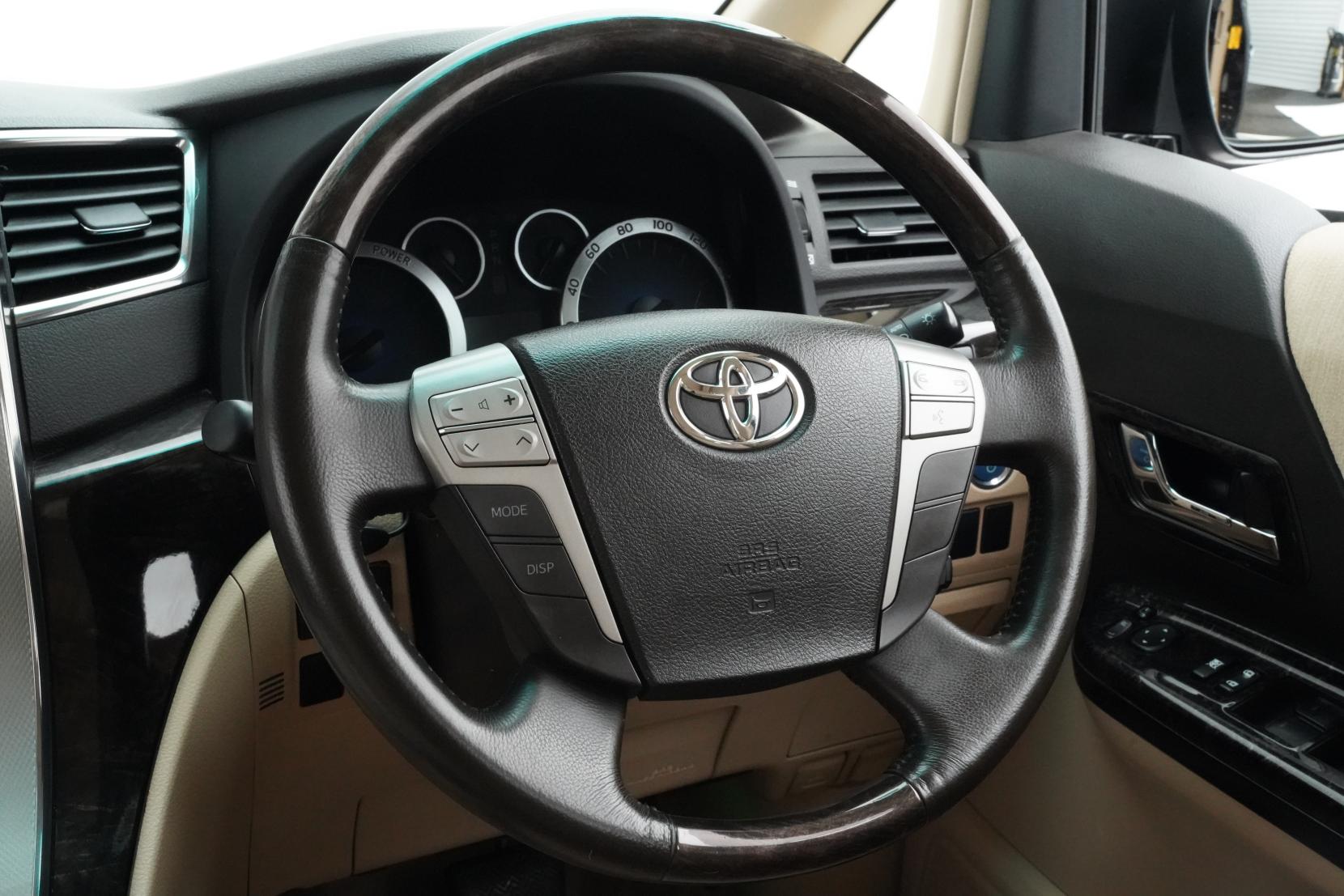 Toyota Vellfire 2.4 HYBRID X 4WD