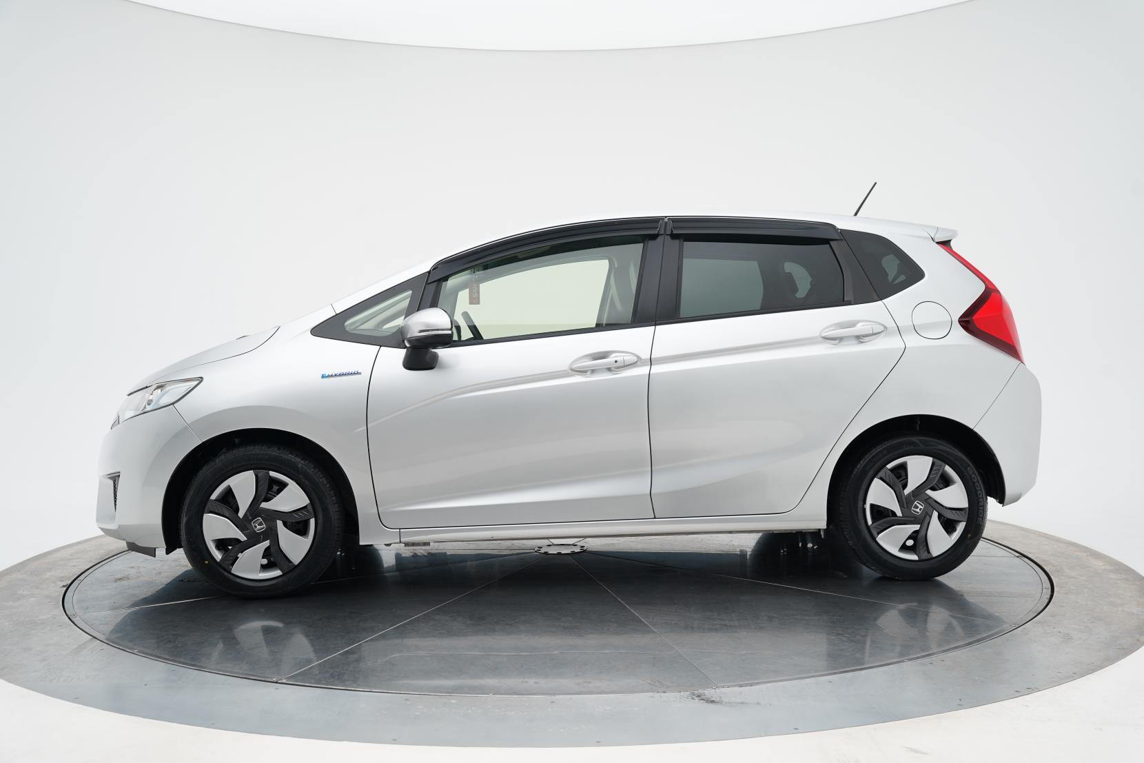 Honda Fit 1.5 Hybrid L PACKAGE