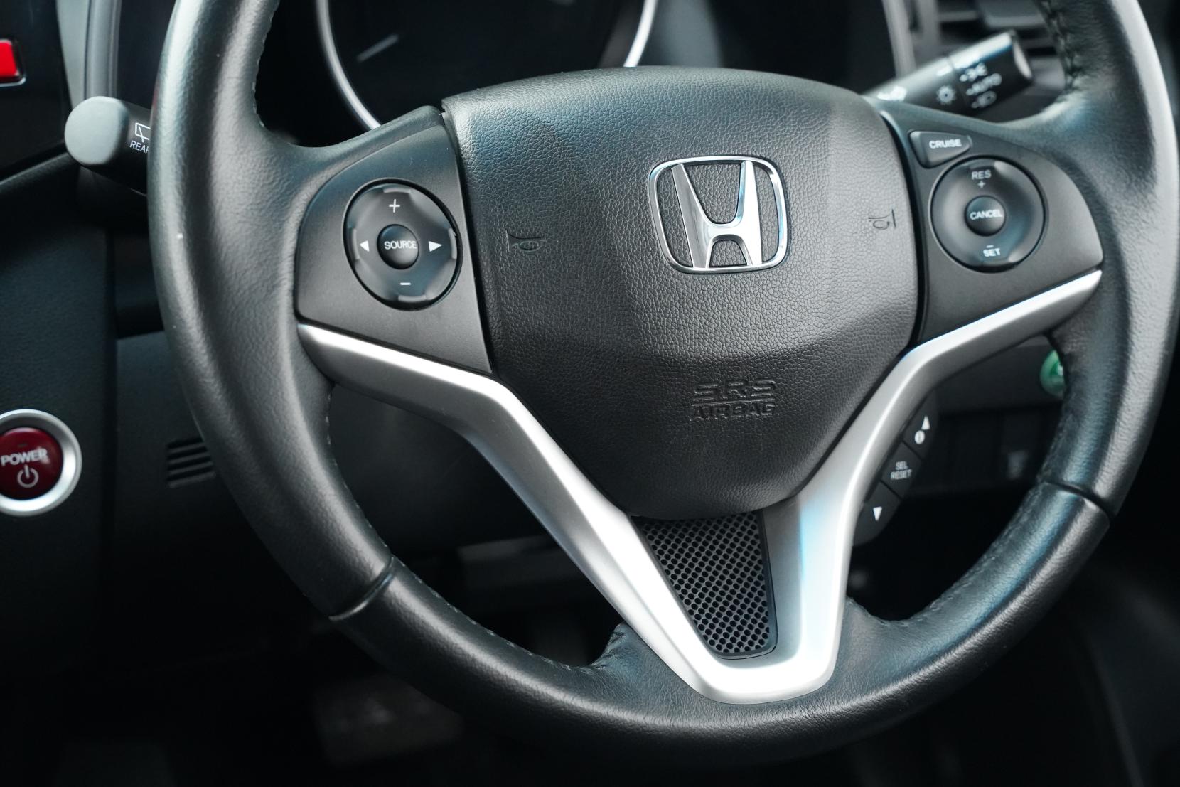 Honda Fit 1.5 Hybrid L PACKAGE