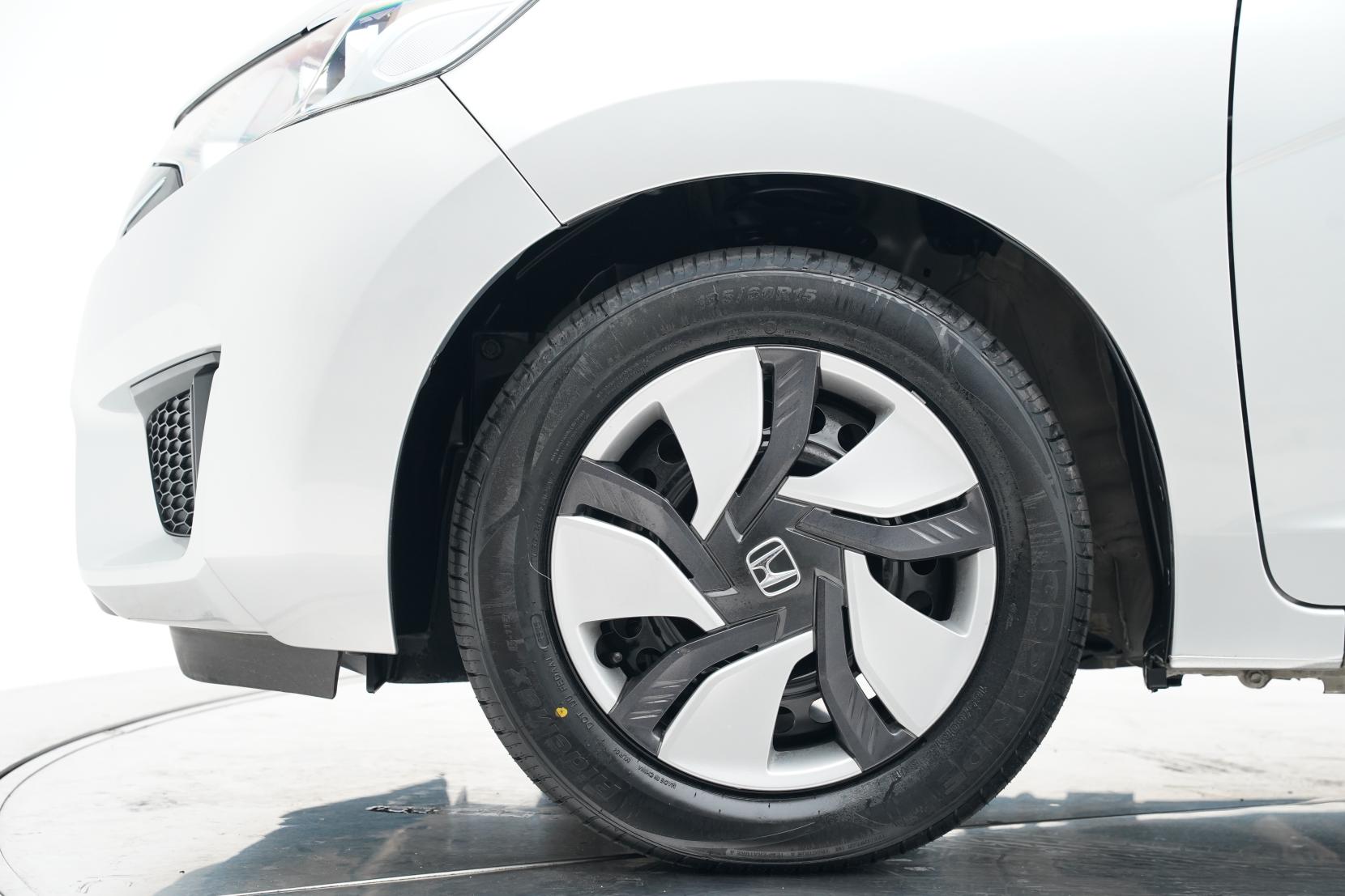 Honda Fit 1.5 Hybrid L PACKAGE