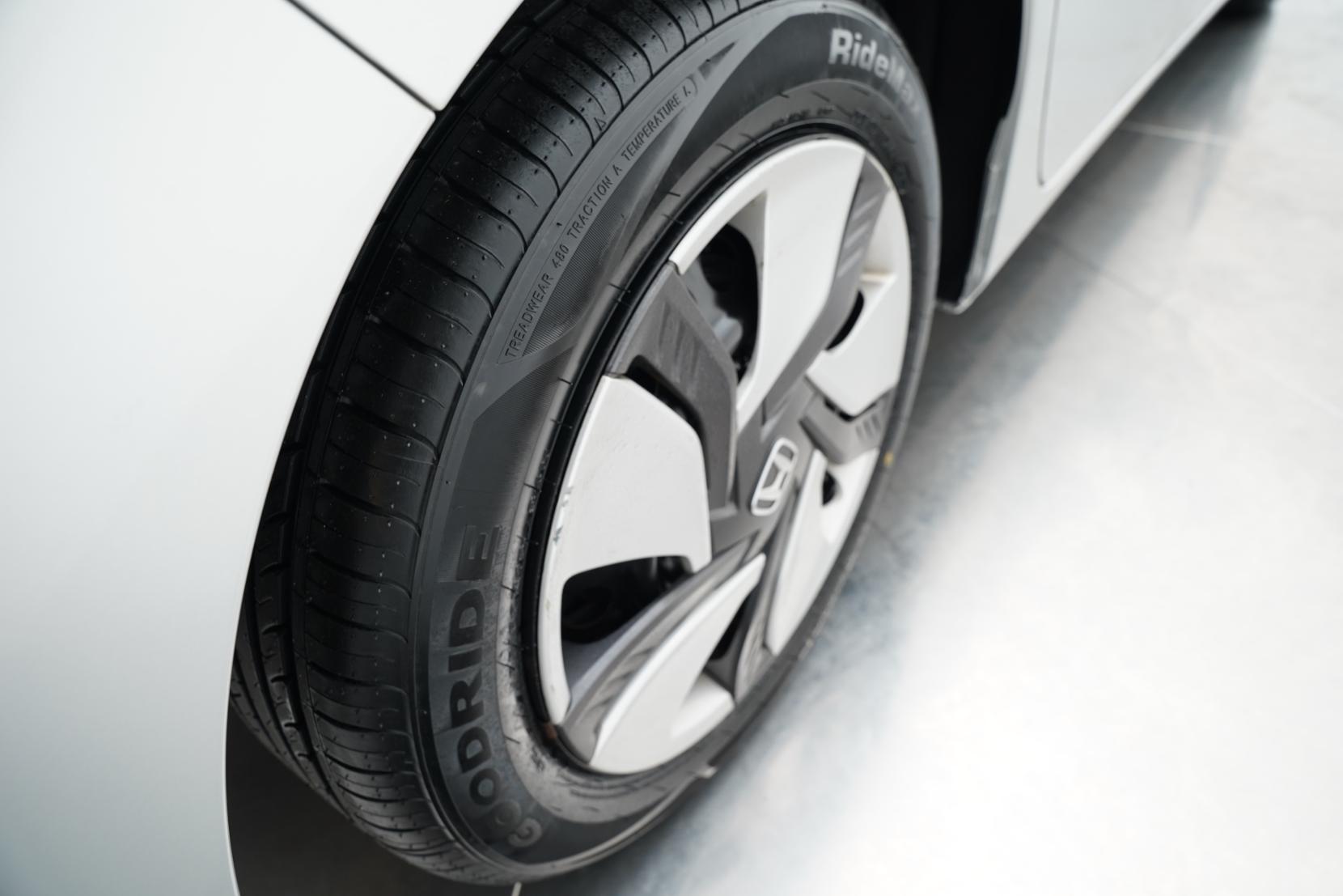 Honda Fit 1.5 Hybrid L PACKAGE