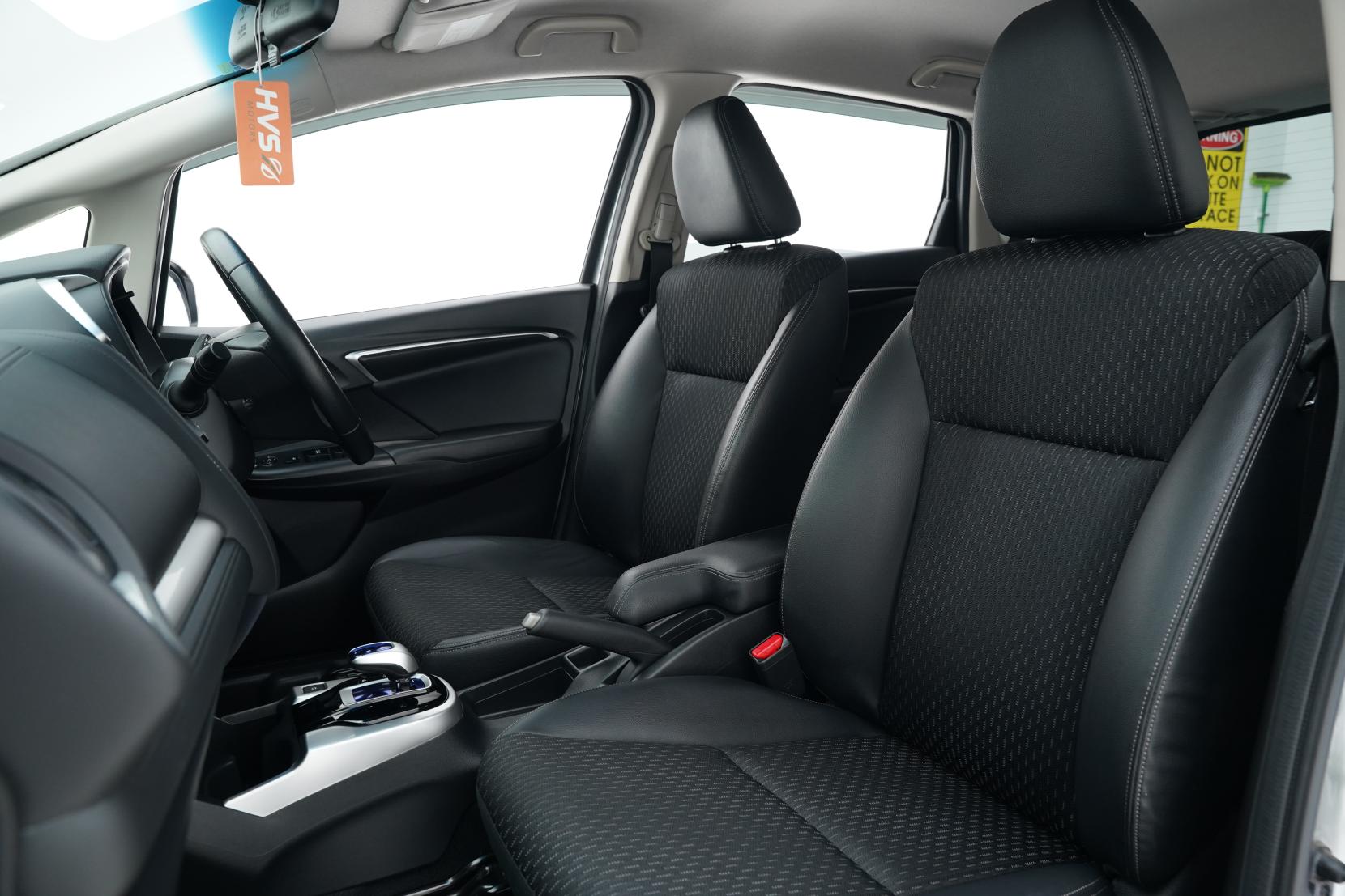 Honda Fit 1.5 Hybrid L PACKAGE