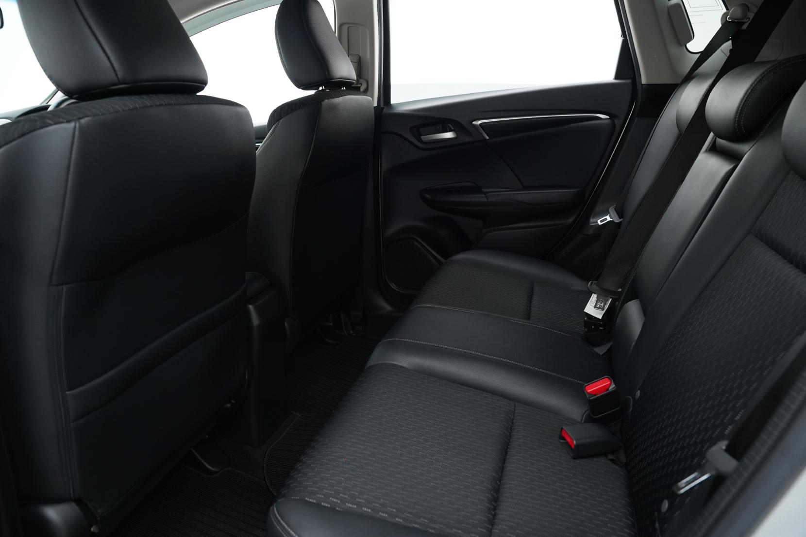 Honda Fit 1.5 Hybrid L PACKAGE