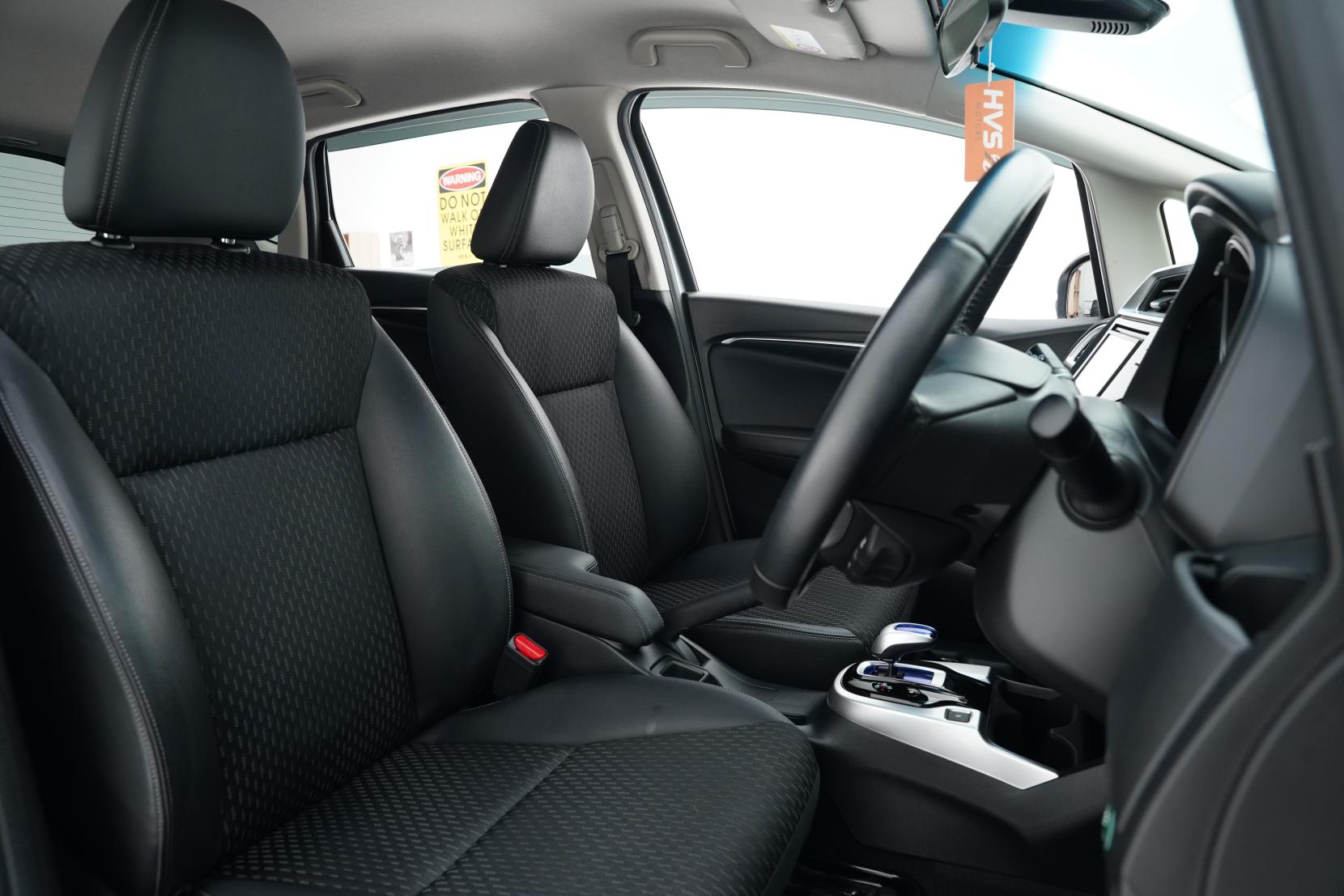 Honda Fit 1.5 Hybrid L PACKAGE