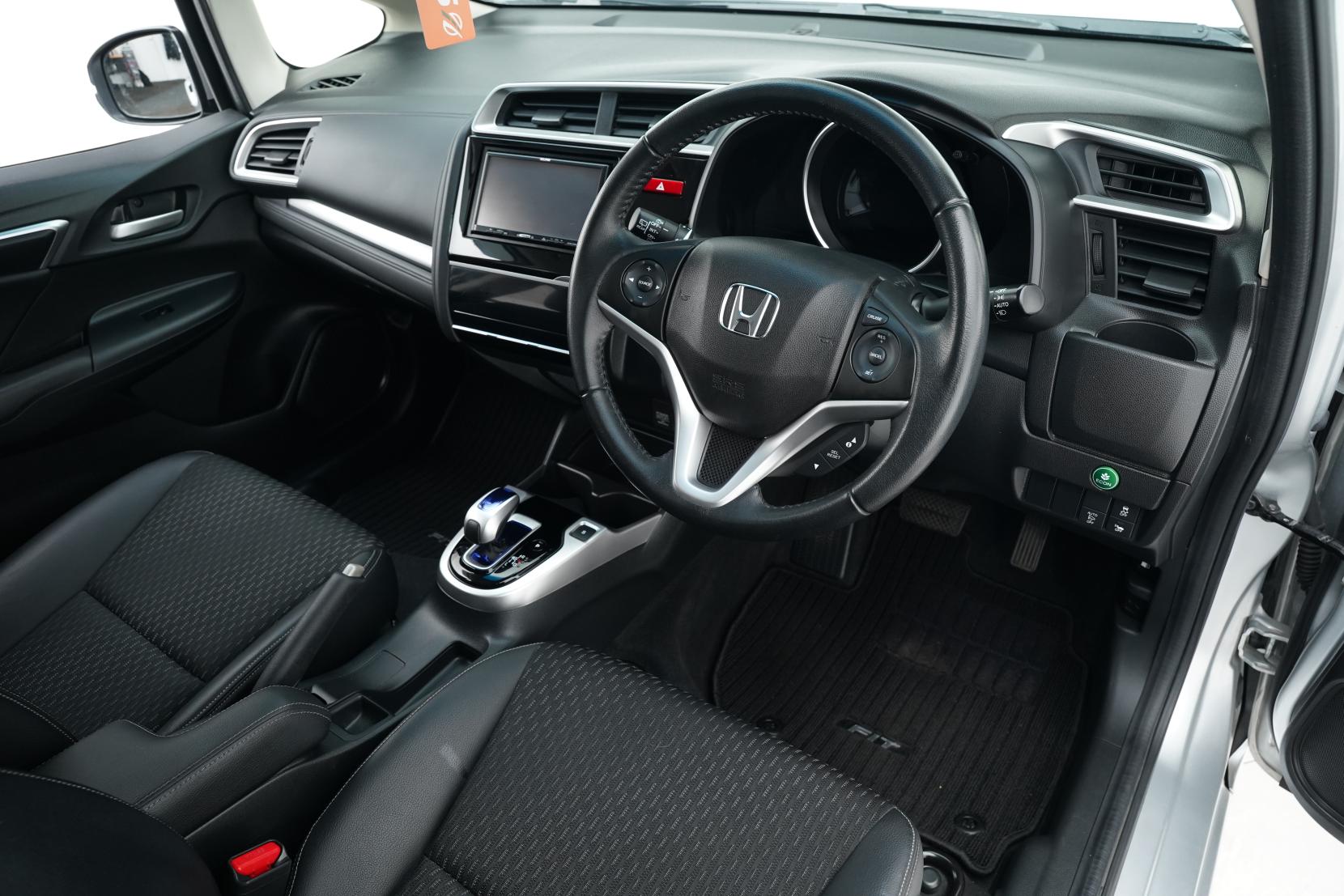 Honda Fit 1.5 Hybrid L PACKAGE