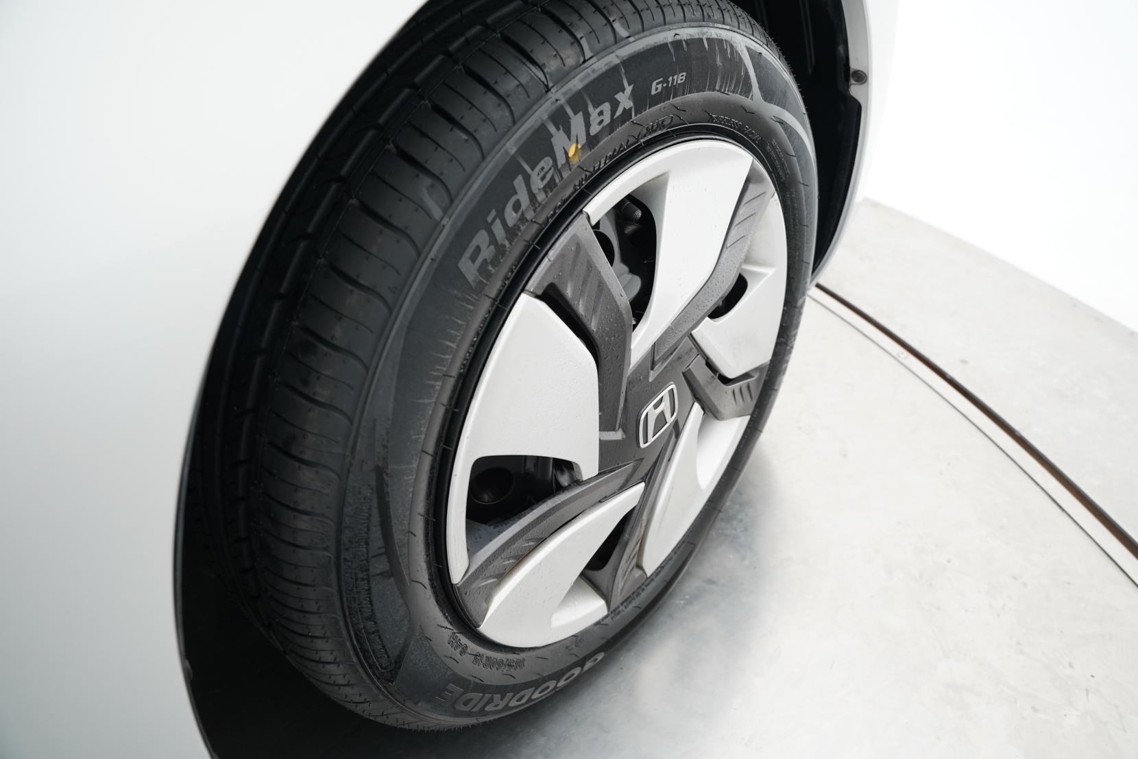 Honda Fit 1.5 Hybrid L PACKAGE