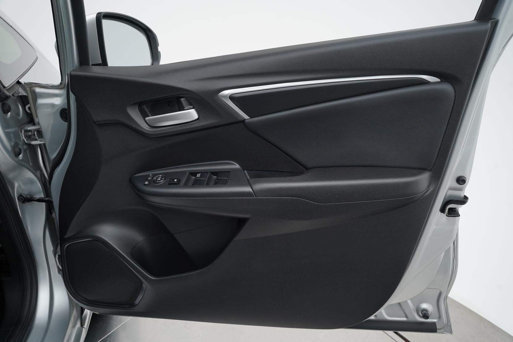 Honda Fit 1.5 Hybrid L PACKAGE