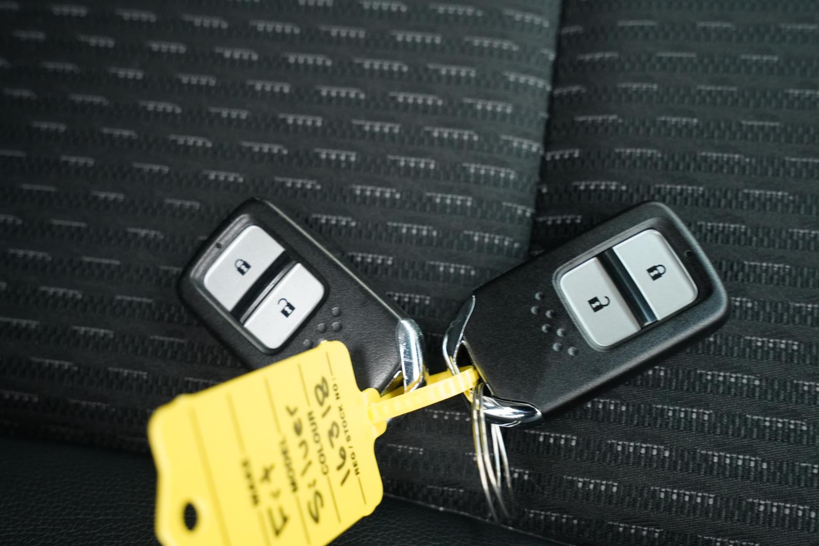 Honda Fit 1.5 Hybrid L PACKAGE