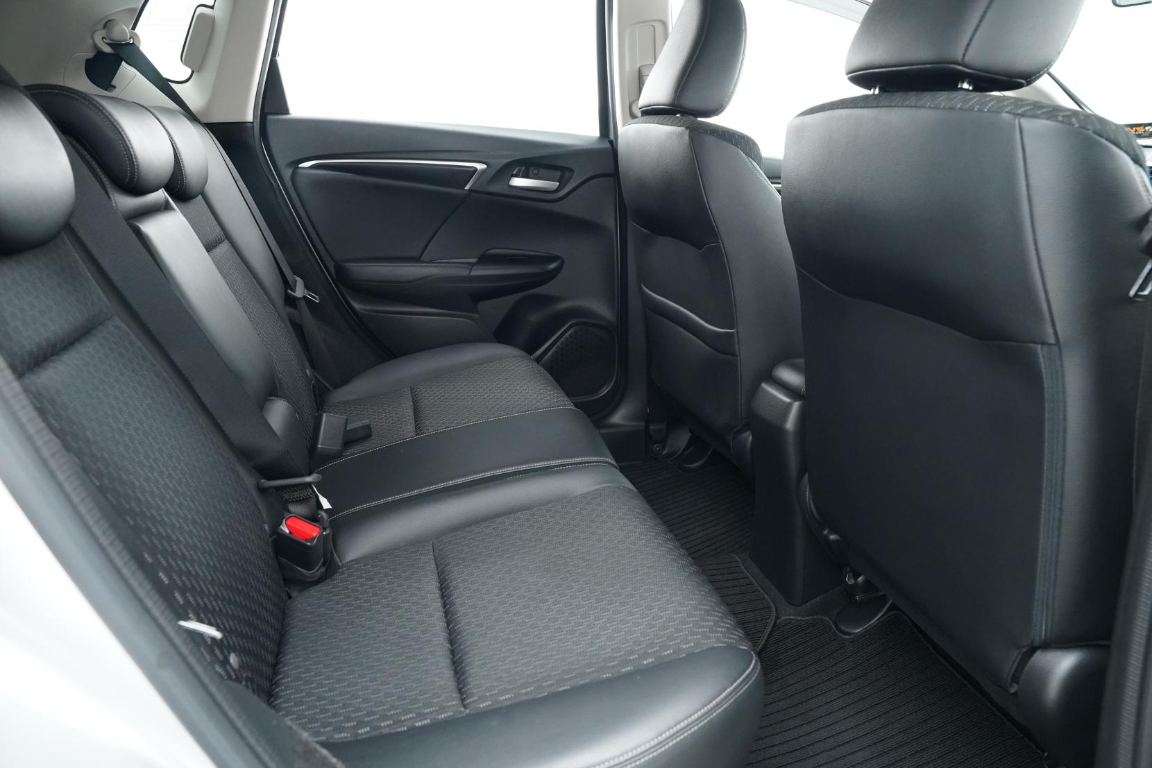 Honda Fit 1.5 Hybrid L PACKAGE