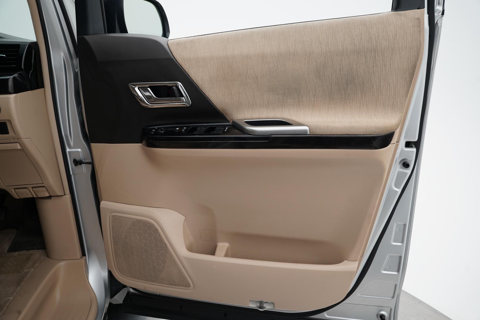 Toyota Alphard 2.4 Hybrid X 4WD