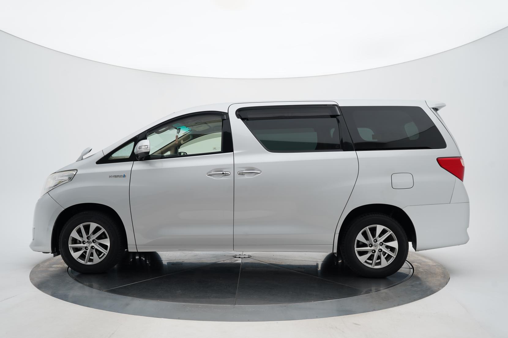Toyota Alphard 2.4 Hybrid X 4WD