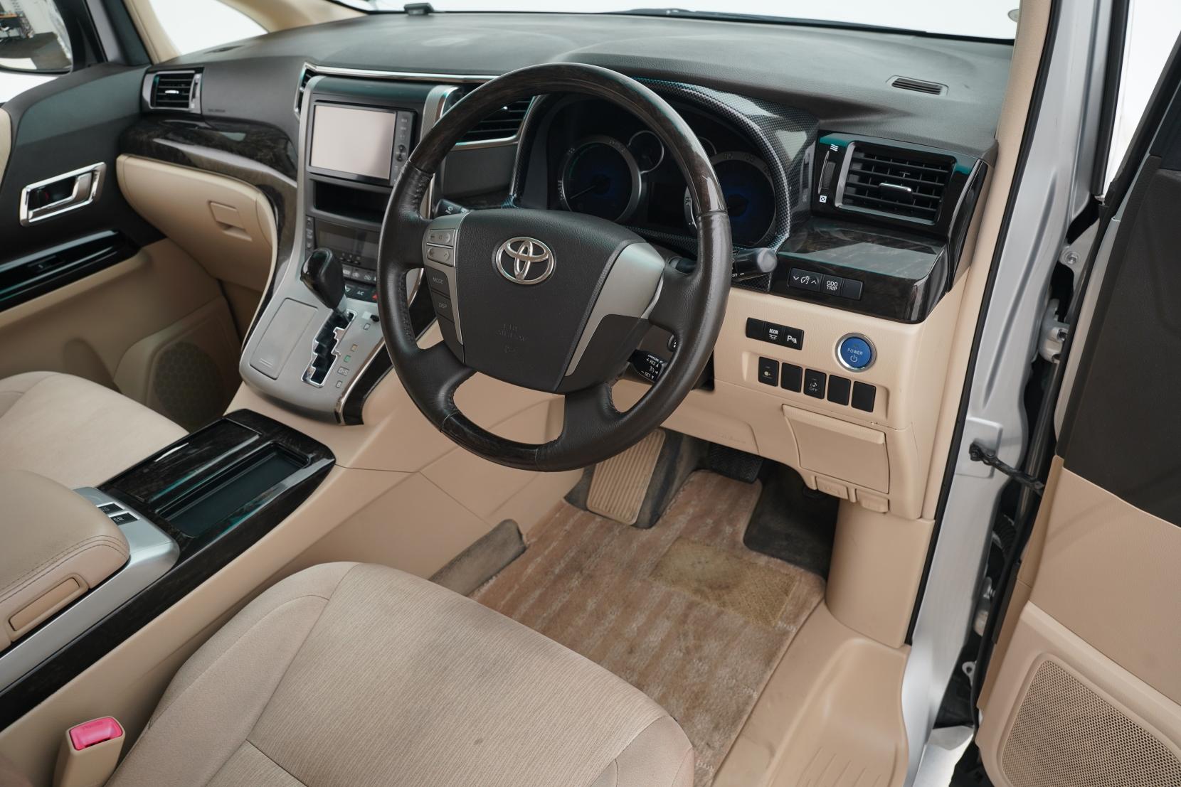 Toyota Alphard 2.4 Hybrid X 4WD