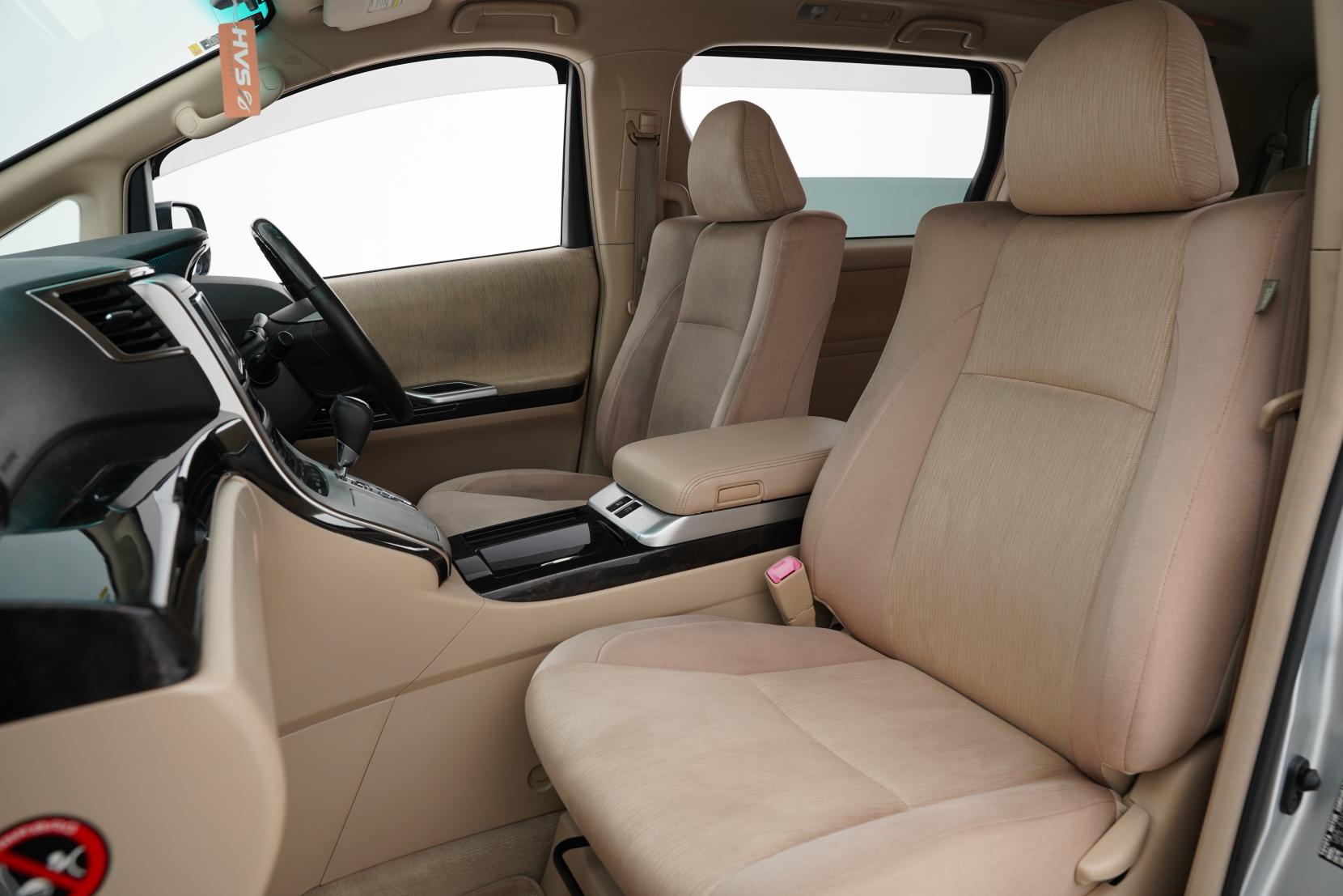 Toyota Alphard 2.4 Hybrid X 4WD