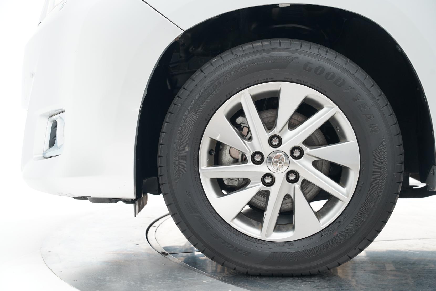 Toyota Alphard 2.4 Hybrid X 4WD