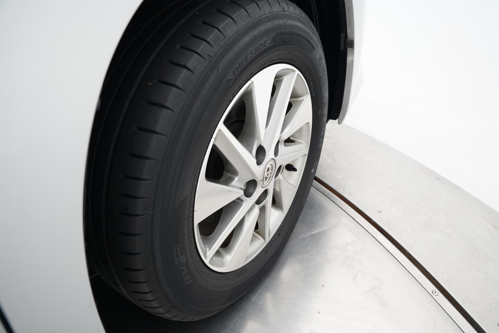 Toyota Alphard 2.4 Hybrid X 4WD