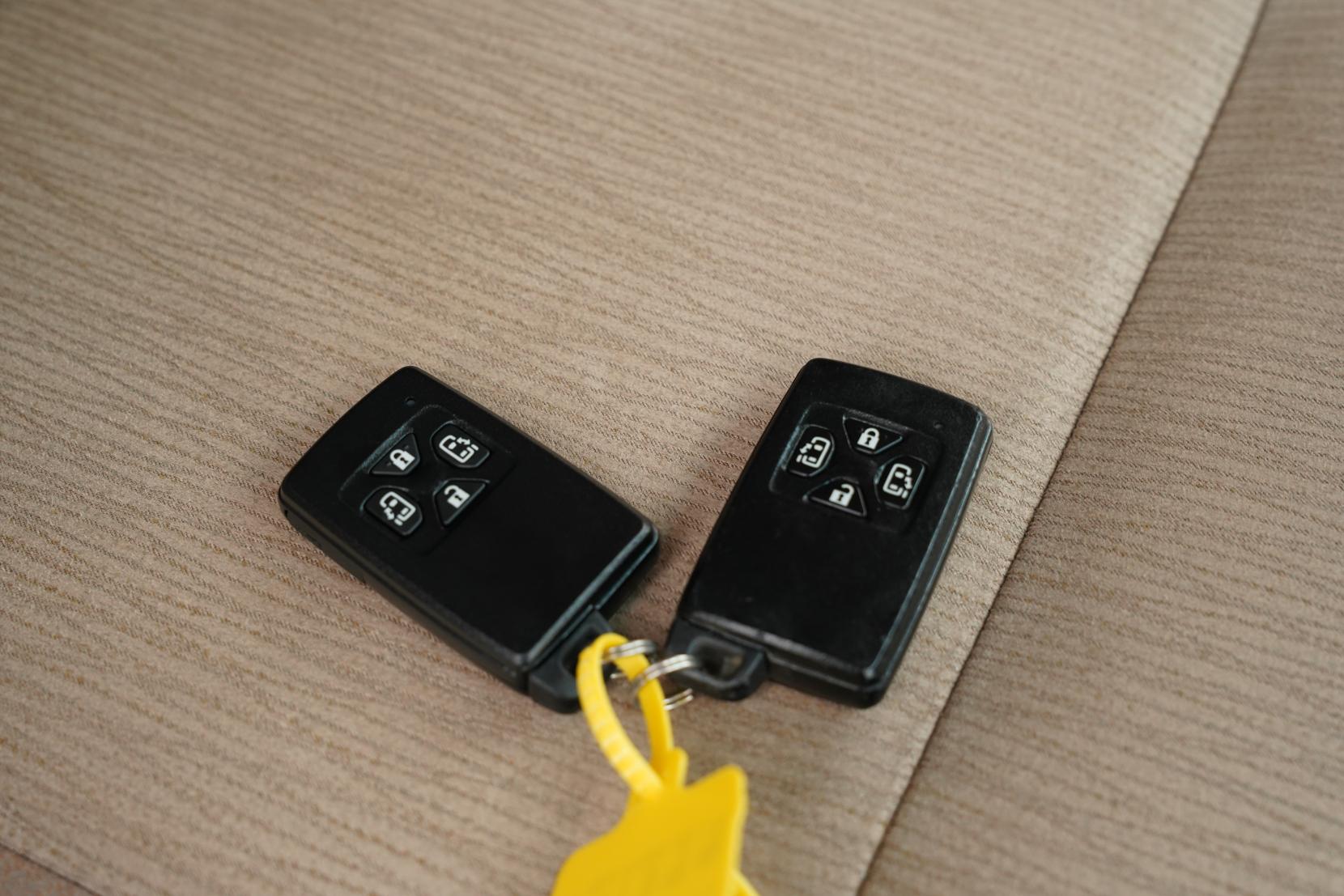 Toyota Alphard 2.4 Hybrid X 4WD