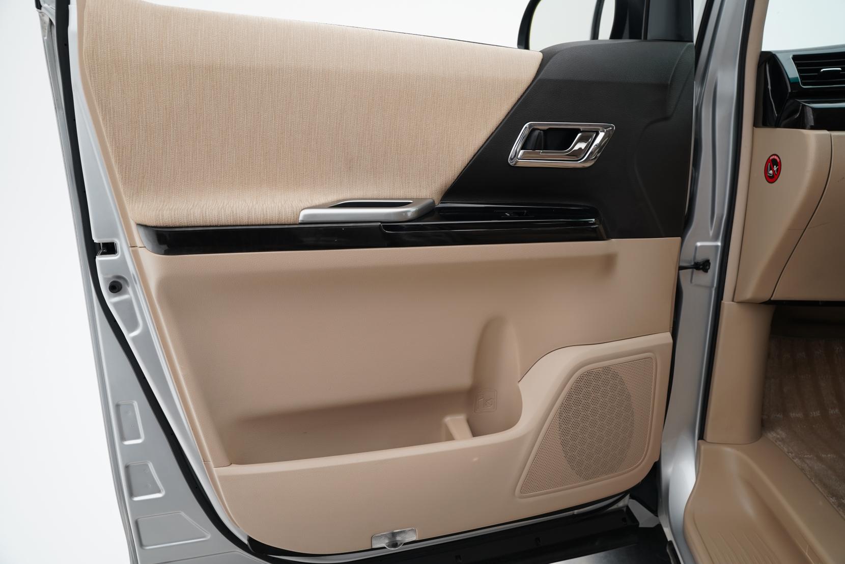 Toyota Alphard 2.4 Hybrid X 4WD