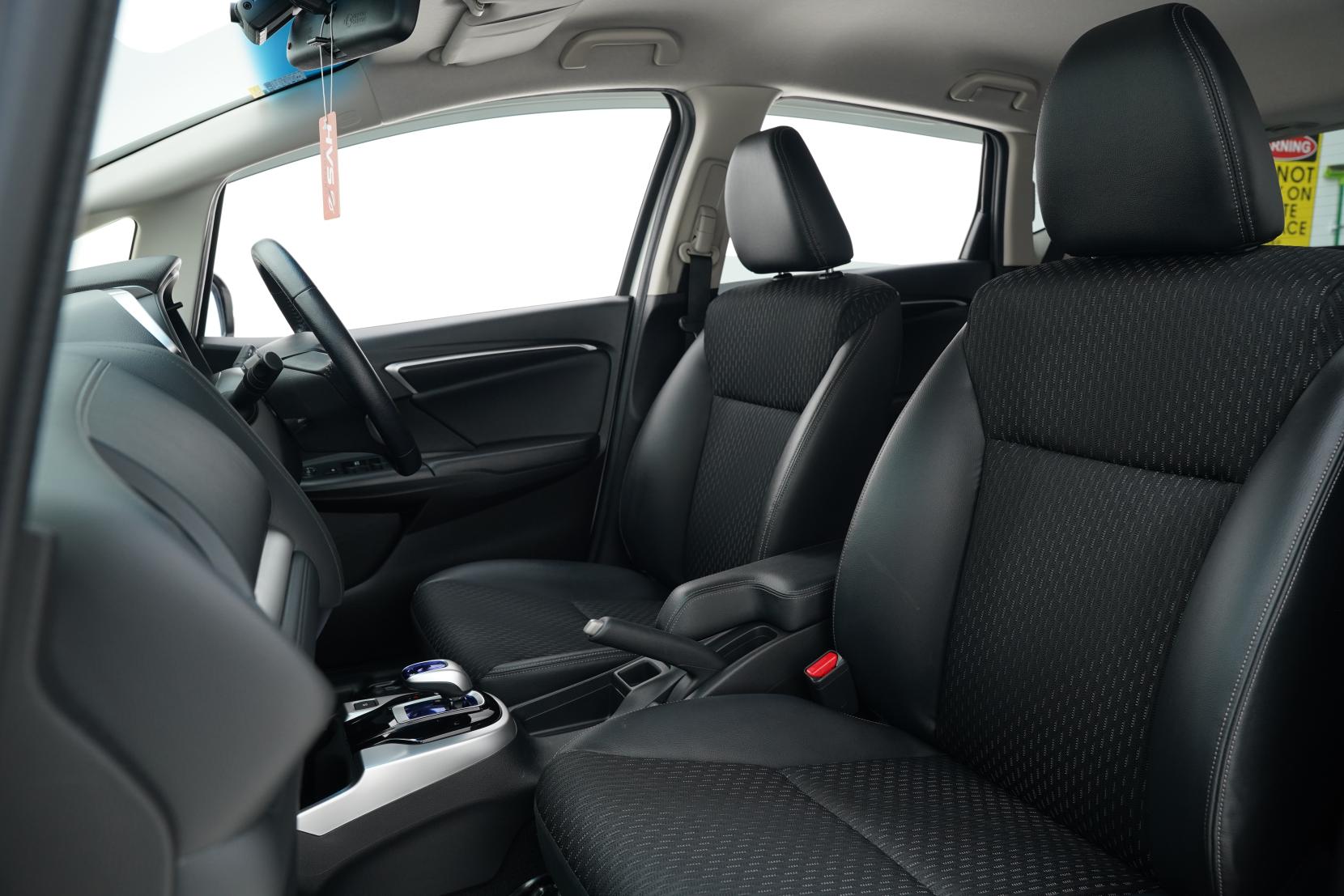 Honda Fit 1.5 Hybrid L PACKAGE